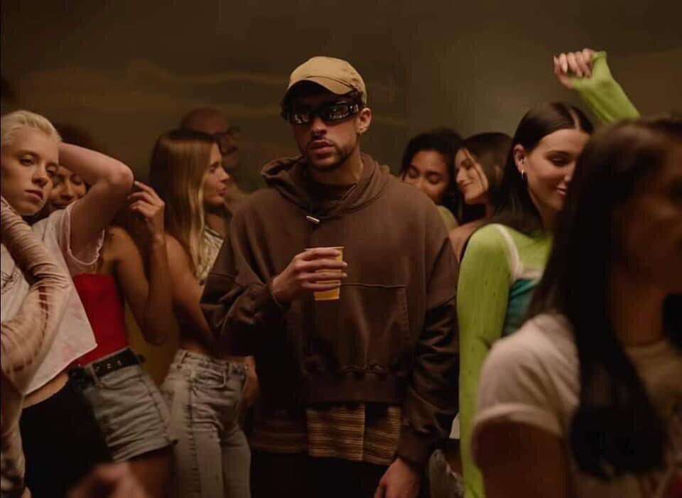 Cuando vuelvo a la mesa y ya no está la botella