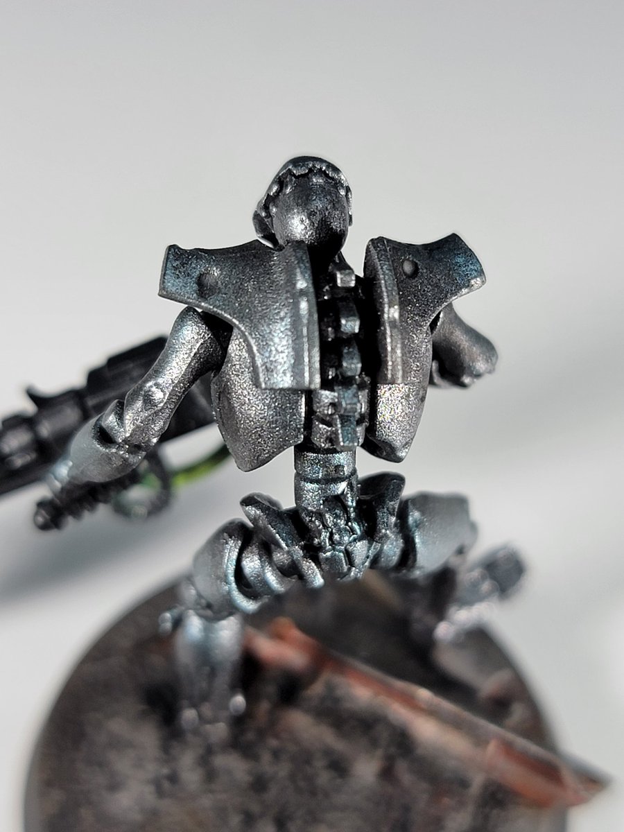 PlasticHobbies's tweet photo. Wastland, ash covered bases for the Necrons. #IC2C #warhammercommunity #warhammer40k the battle between mediocre modelers. Build off between West and East Cost with the Indomitus box set. The Emeny : @SuperMachoJedi https://t.co/haaO3HvFzo