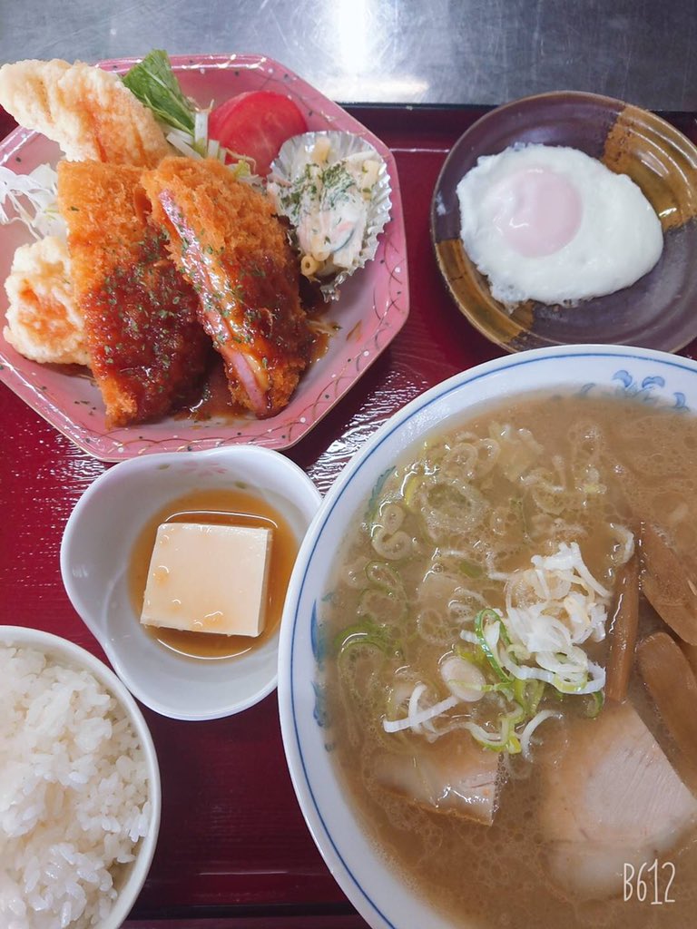 oomoriseimen's tweet photo. いつもありがとうございます😊

本日のラーメン定食（数量限定　税込900円）は
ハムカツになります。

本日も宜しくお願いします😊

※ラーメン定食のおかずは、用意した数量に達すると予告なくおかずを変更致します。予めご了承の程よろしくお願いします。 https://t.co/ff8DSijTrT