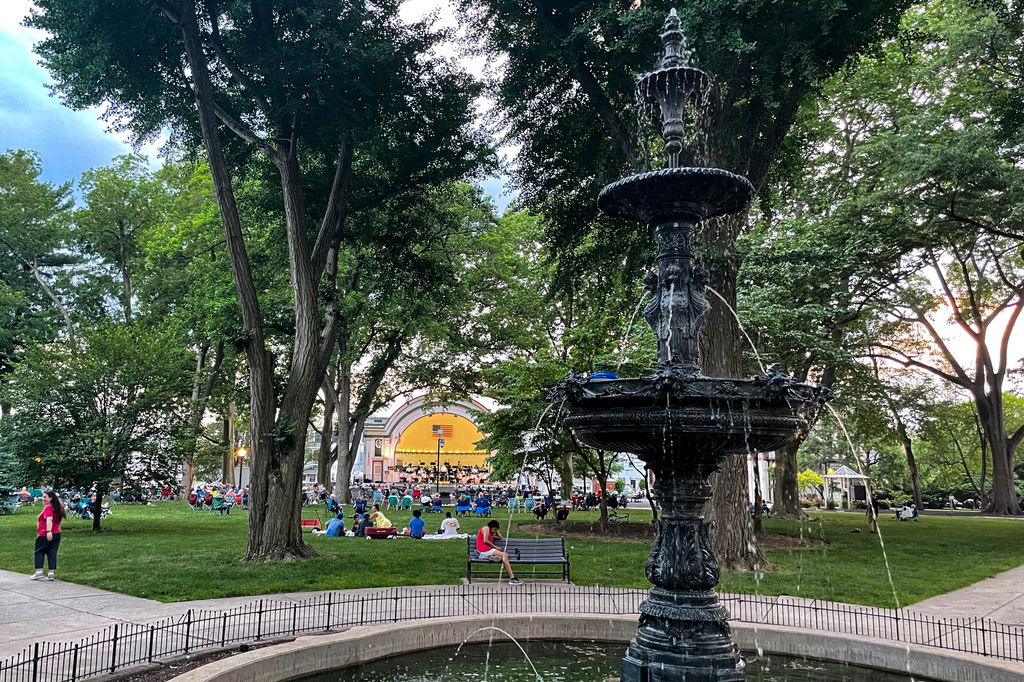 On Sundays, the amazing @AllentownBand brings West Park to life! A stunning evening! @WPCAAllentown #allentownpa #lehighvalleypa