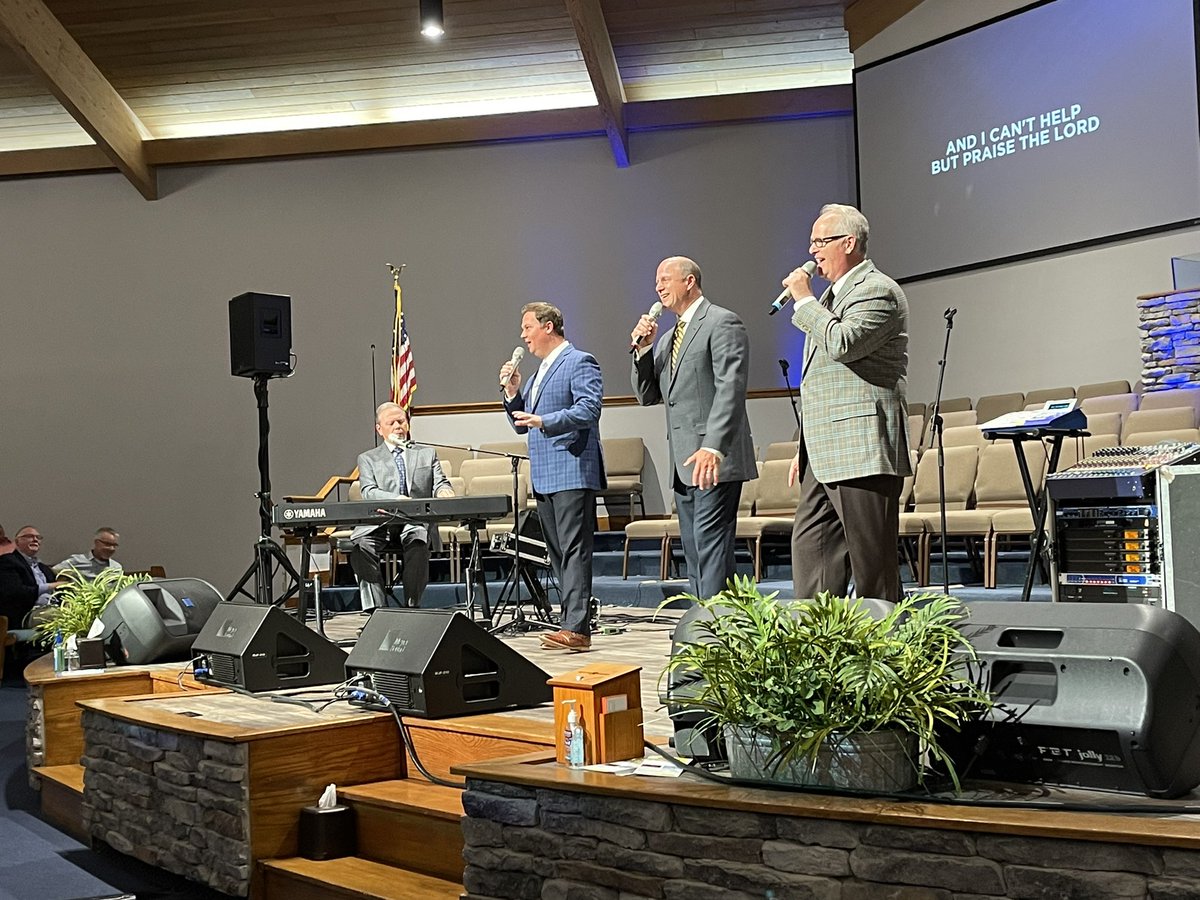 StaceyMurphy's tweet photo. What a great blessing it was to enjoy @greatervision tonight in east TN! The music and ministry by @geraldwolfe1 @rodneygriffin @chris_allman @Jonepley lead us to the throne. Thanks guys for such a great night! https://t.co/HHpJNvXaL8