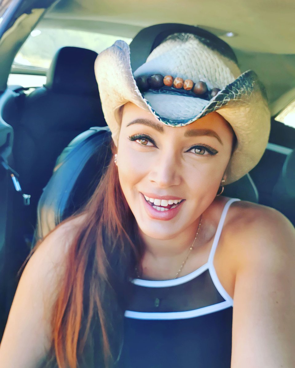 Sonríe me dijo mi mamita al oido después de irse al cielo, Si, después.... y ya que nací llorando, pues me moriré sonriendo, pesele a quién le pese😀
CARE LONJI ZI 🤣🤣🤣 #sonrie #smile #larancherita