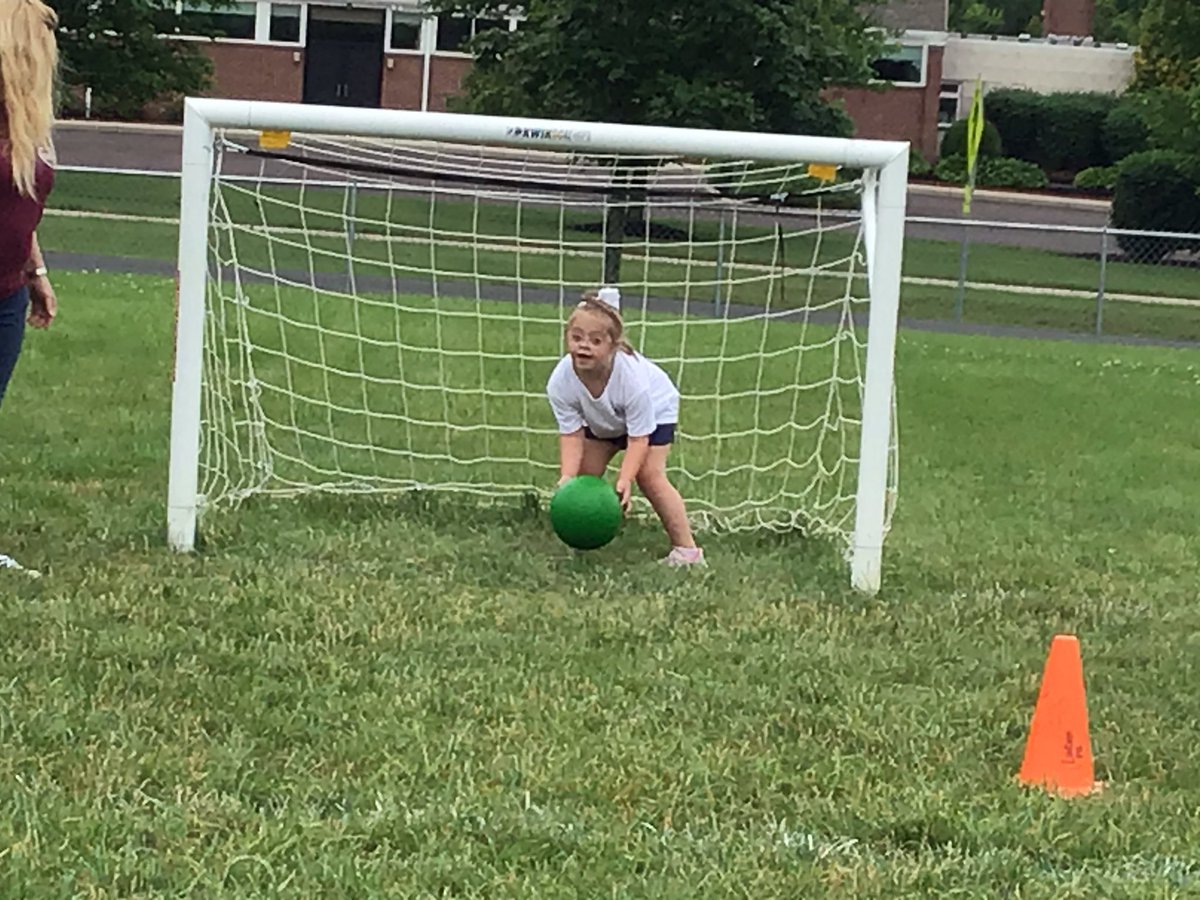 CBHoltzman's tweet photo. Fabulous Friday Field Day:) Warwick Kdg loved our first Field Day!💖 We played Over, Under, Around, and Through, Hot Spot, Popcorn Parachute, and Bag-O Relay. We earned extra points for excellent sportsmanship! Way to Go, Maroon &amp; White!
🏃‍♀️👏🏃‍♂️Thanks, Ms. Maloney! @CBWarwickElem https://t.co/QilscWczRD