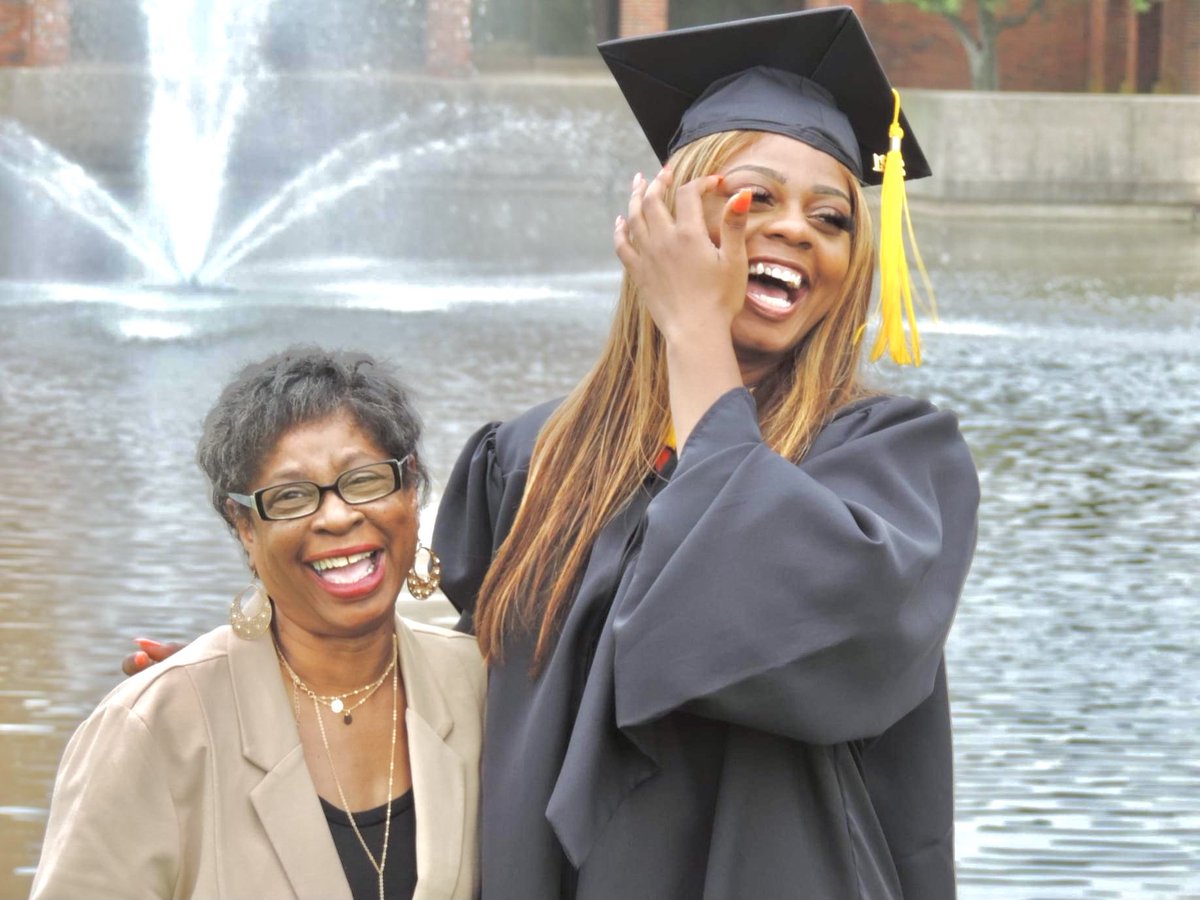 Coach_TyManuel's tweet photo. I never posted any graduation pics 🤷🏾‍♀️ https://t.co/bP0Ovmun3h