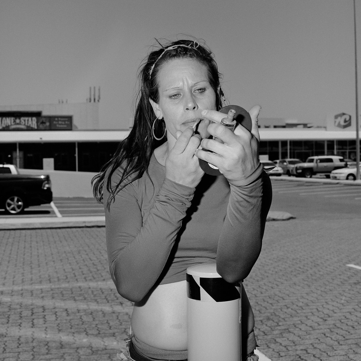 AnywhereBlvd's tweet photo. Coming up Chris Hoare shares the stories behind his portraits, get a head start by visiting my interview with him here:
https://t.co/yzpamjFitm

#ChrisHoare #portraitphotography #blackandwhitephotography https://t.co/Ja5n8zKmLF