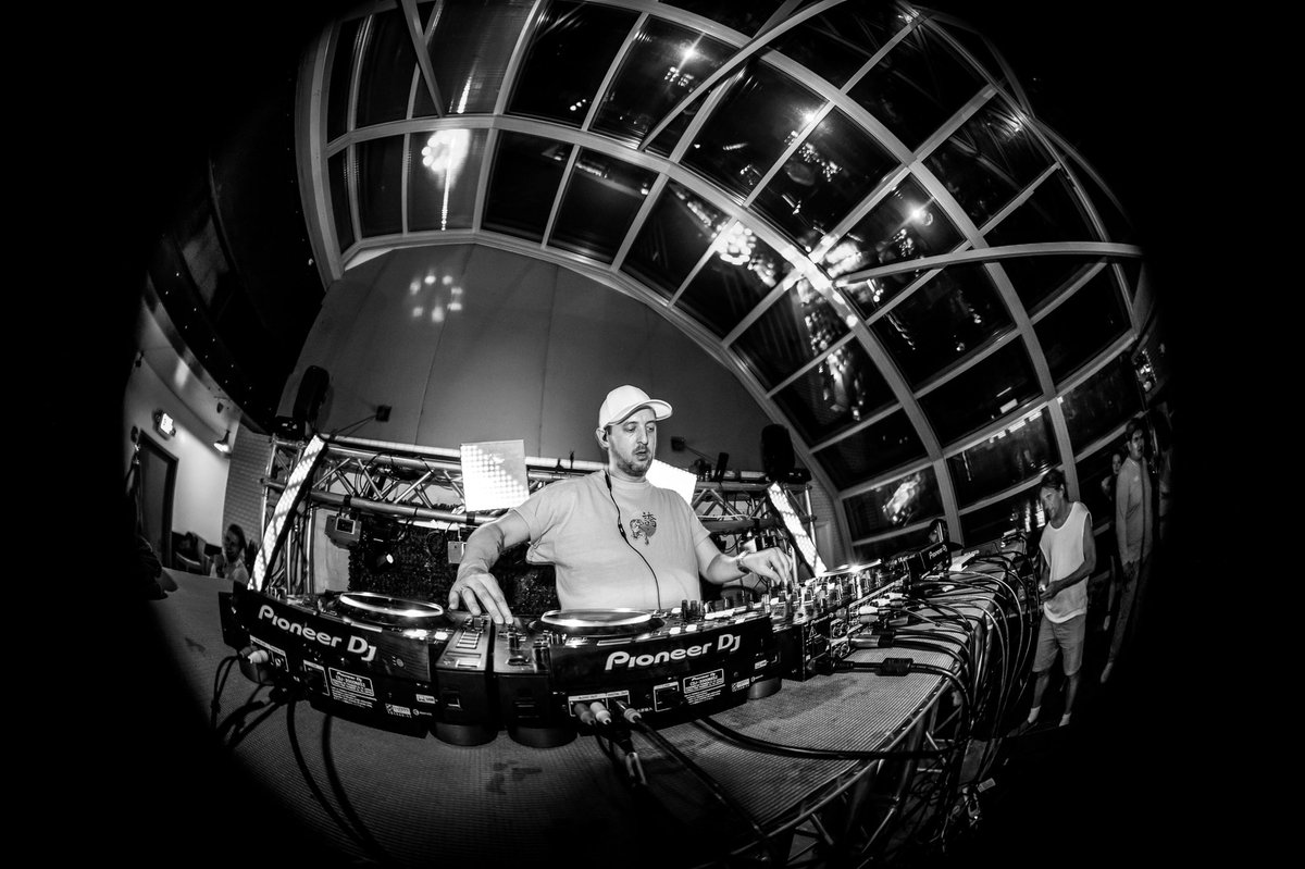 SIMshows's tweet image. .@wolfganggartner Fri at Union Rooftop was picture perfect! Warm summer clear evening with the roof open wide, smiles all around, and Wolfgang throwing down! Pics by Brez Media #scrollthrough #edm #nightlife #summervibes #mpls #rooftop