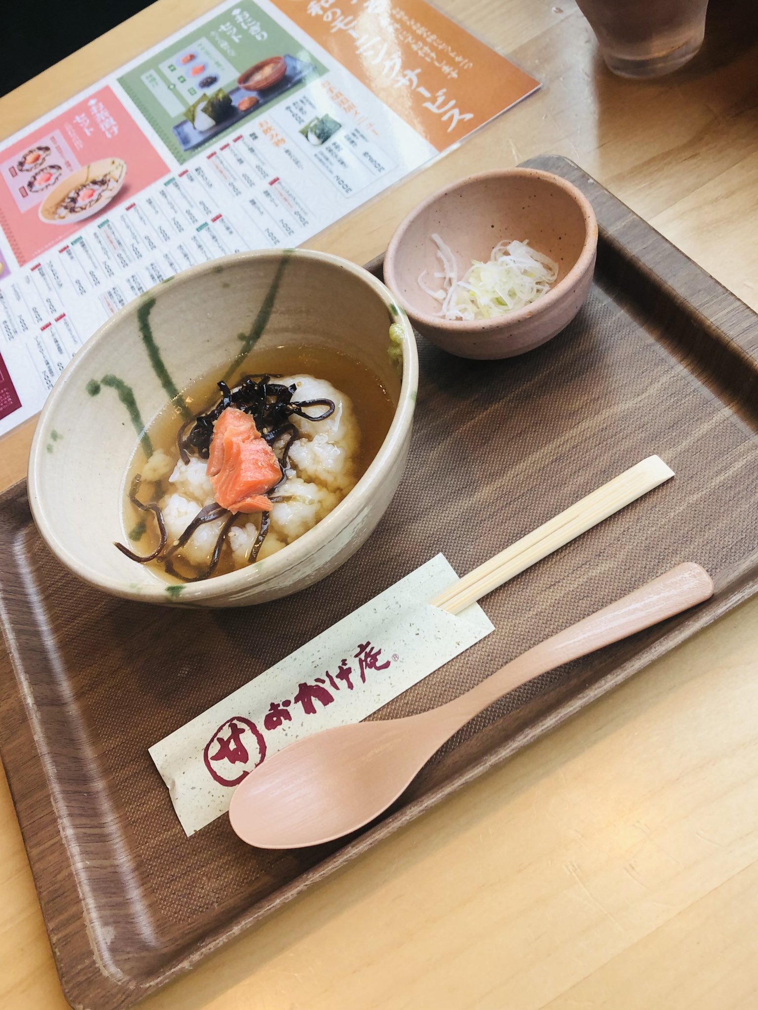 Twitter 上的 ミヨミヨオヤジの独り言 コメダ和喫茶 おかげ庵 おにぎりとお味噌汁以外に お茶漬けが増えた 鮭茶漬け食べちゃった コメダ コメダ和喫茶おかげ庵 モーニングタイム 和食 食べたい痩せたい T Co 1ifubnkwxf Twitter