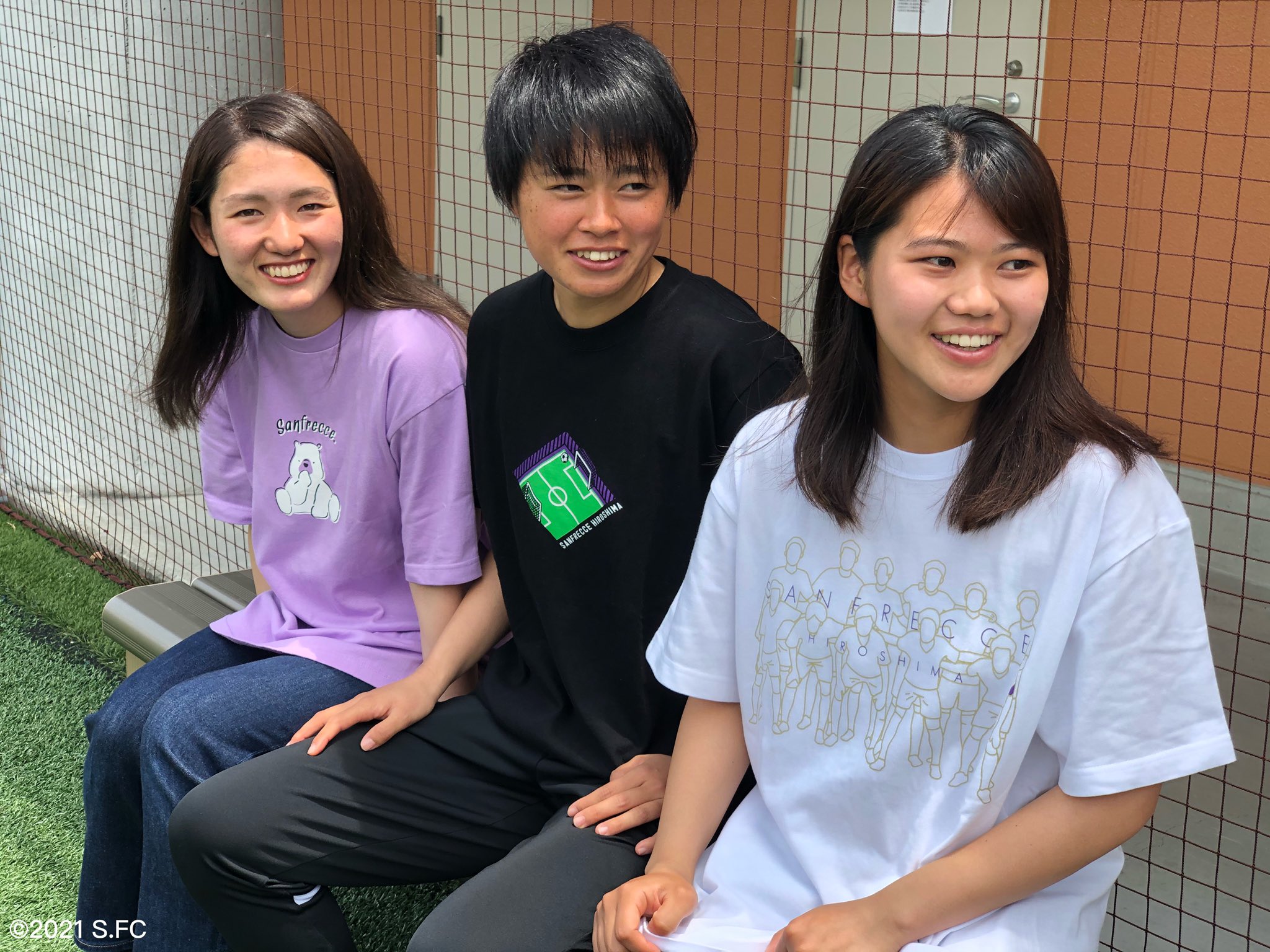 تويتر サンフレッチェ広島レジーナ 公式 على تويتر オンラインショップにて Tシャツフェア 開催中 受注販売なので売り切れの心配はございません 選手の着用している写真を参考にぜひご購入ください 山口千尋 選手 上野真実 選手 小川愛 選手