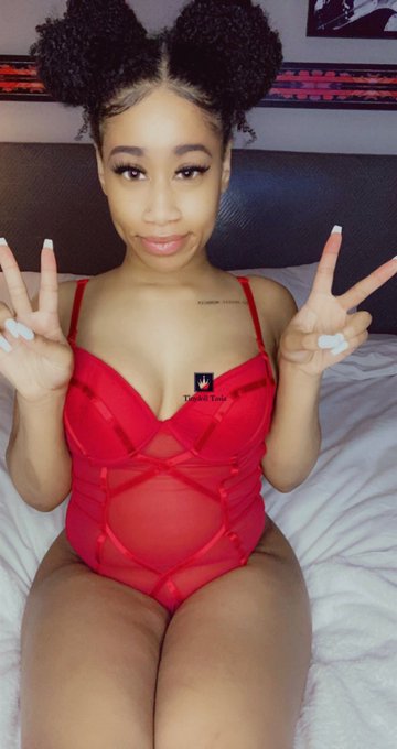 do you like my nails 🥺💕 https://t.co/rxo8IVKkNT