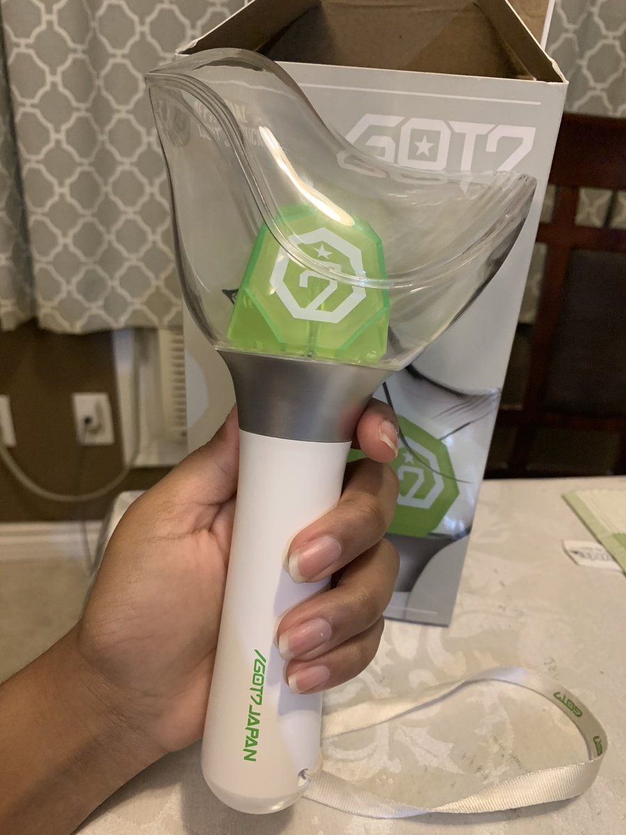 jayb_it's tweet photo. Selling a GOT7 version 1 lightstick!
$66 CAD (Not including shipping)
- Includes battery (It’s replaceable)
- Used a few times but no damage/scratches
- Let me know if you have any questions 😊
#GOT7 #IGOT7 #GOT7lightstick #Canadaahgase #Canada #Ontario #Kpop https://t.co/w3Go2DhdCw