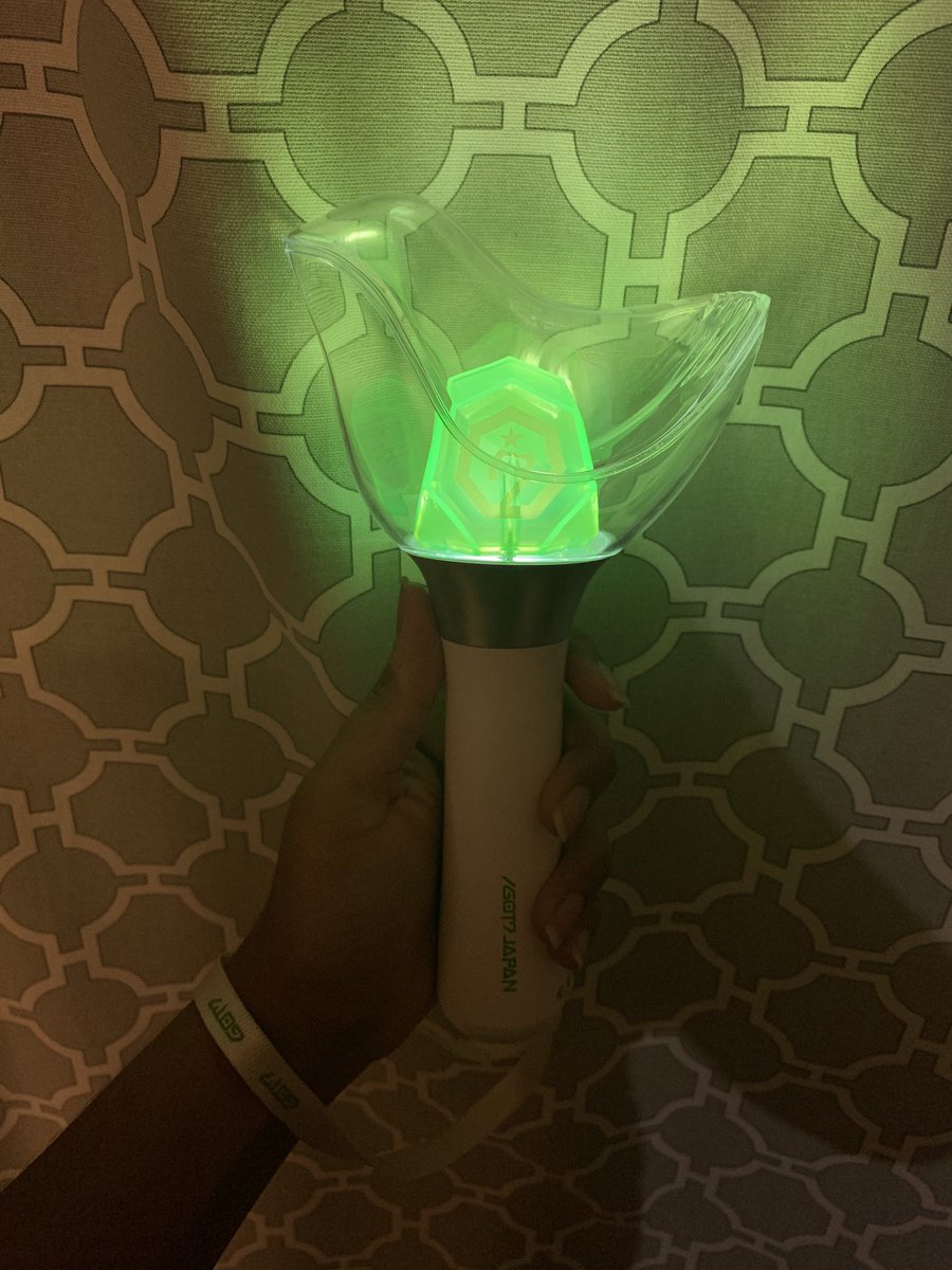 jayb_it's tweet photo. Selling a GOT7 version 1 lightstick!
$66 CAD (Not including shipping)
- Includes battery (It’s replaceable)
- Used a few times but no damage/scratches
- Let me know if you have any questions 😊
#GOT7 #IGOT7 #GOT7lightstick #Canadaahgase #Canada #Ontario #Kpop https://t.co/w3Go2DhdCw