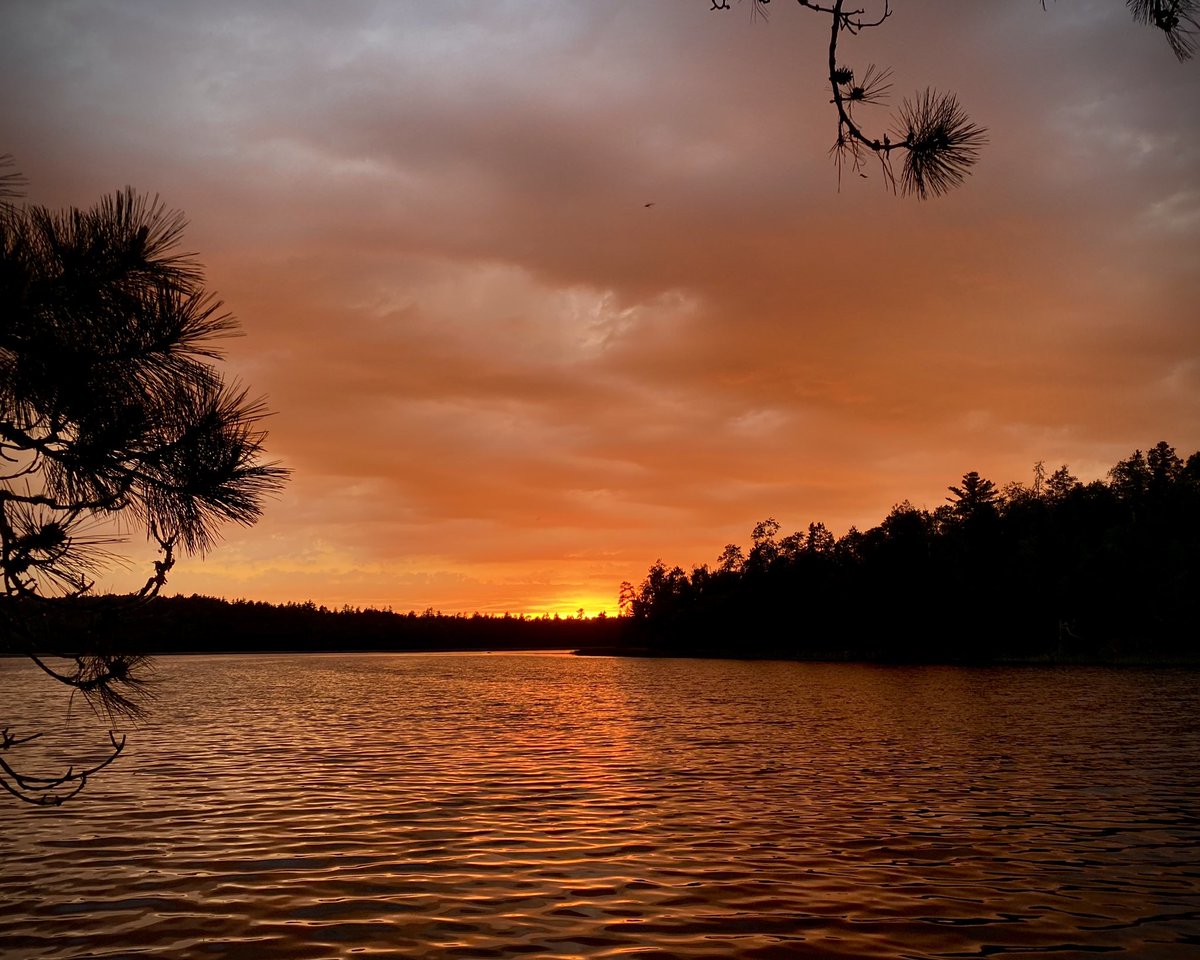 #voyageursnationalpark #cranelakemn #visitcranelake #superiornationalforest #bordercountry #onlyinmn #exploremn #findyourtruenorth #minnesotasunset #minnesotalakelife #sota