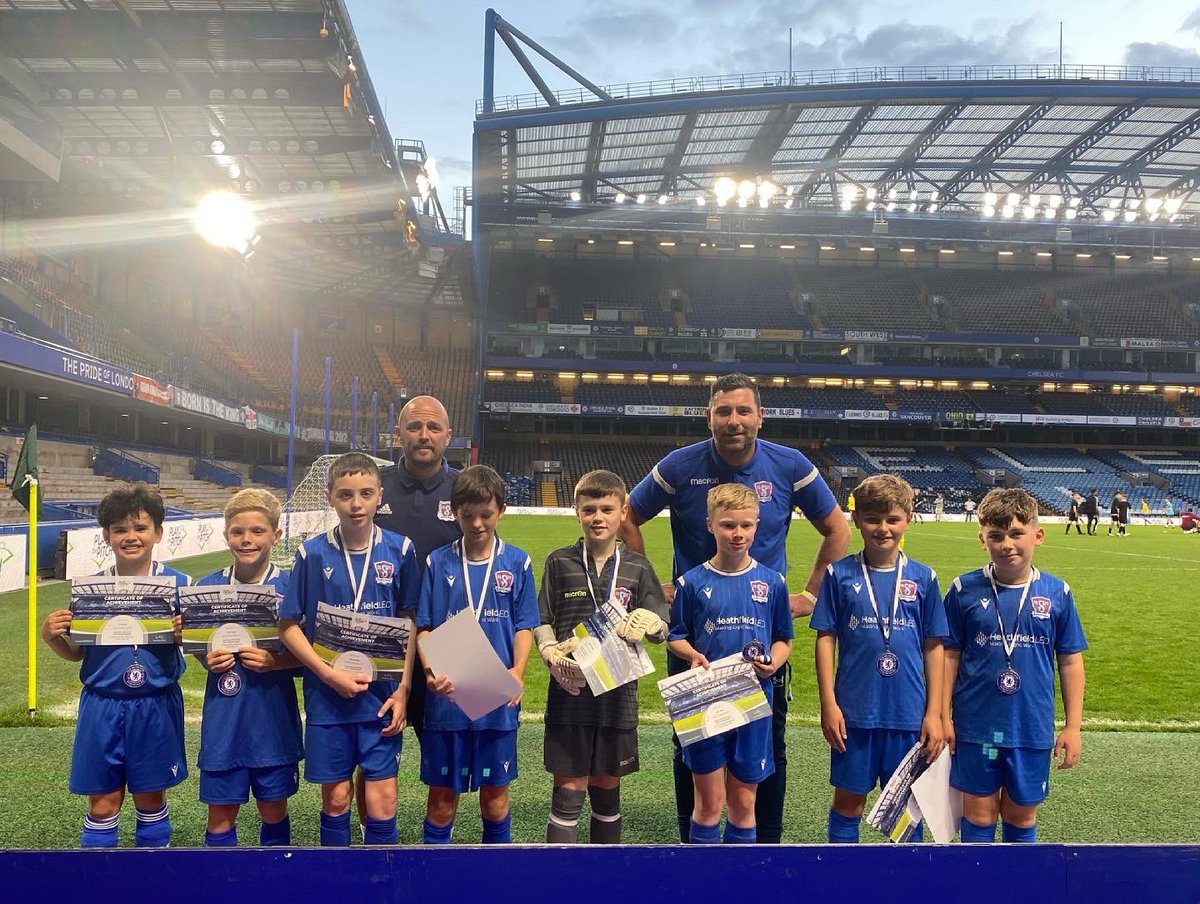 ssyfcunder13's tweet image. Wow! Fantastic day at Stamford Bridge for these boys yesterday. Boys were outstanding, played some great football &amp;amp; didn’t lose a game- however lost on penalties in the semi final! 3rd place for the SSYFC boys and a million memories made! 💙⚽️🏅 #ssyfc #chelsea