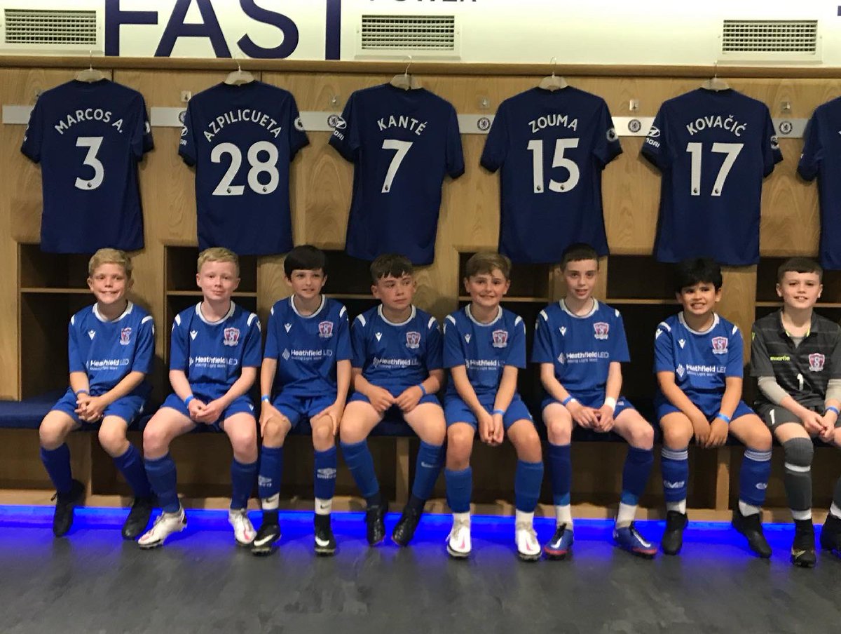 ssyfcunder13's tweet image. Wow! Fantastic day at Stamford Bridge for these boys yesterday. Boys were outstanding, played some great football &amp;amp; didn’t lose a game- however lost on penalties in the semi final! 3rd place for the SSYFC boys and a million memories made! 💙⚽️🏅 #ssyfc #chelsea