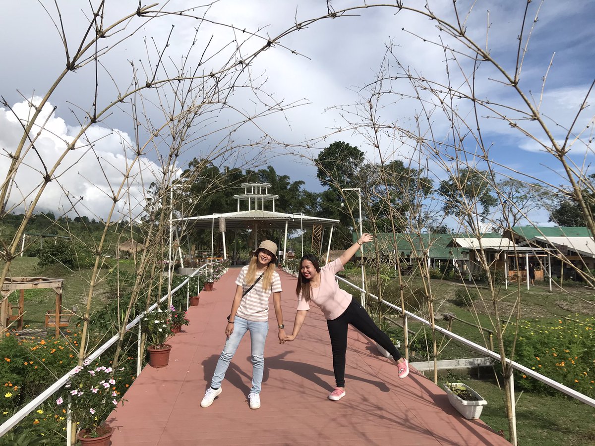 xxxitschaaa's tweet photo. Im the happiest person when Im wt ü 💖 @malmedina_ #SGFarm https://t.co/QMXQeTRatK