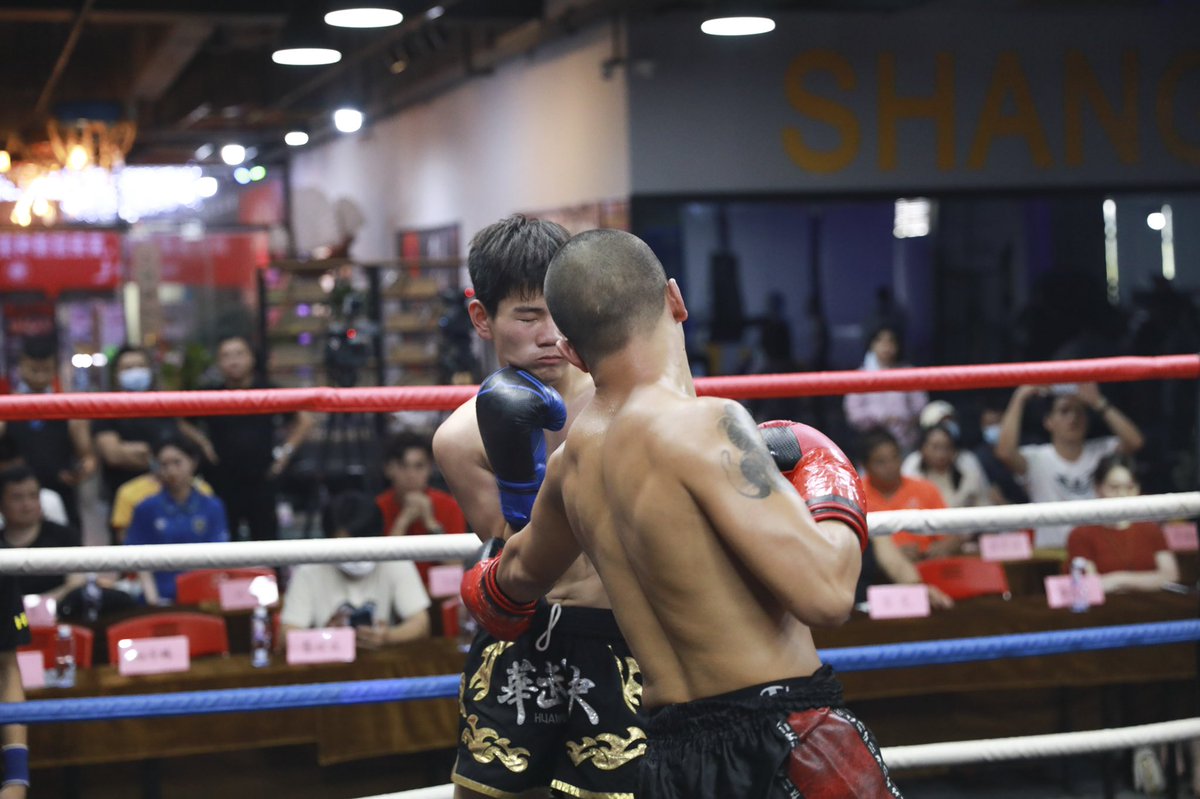 LinTing01417's tweet photo. 赢下今年第一场比赛 #拳击 #搏击 #泰拳 #运动员 #实战 #boxingtraining #muaythaitraining #kickboxing #比赛 https://t.co/LYPLkKIi6R