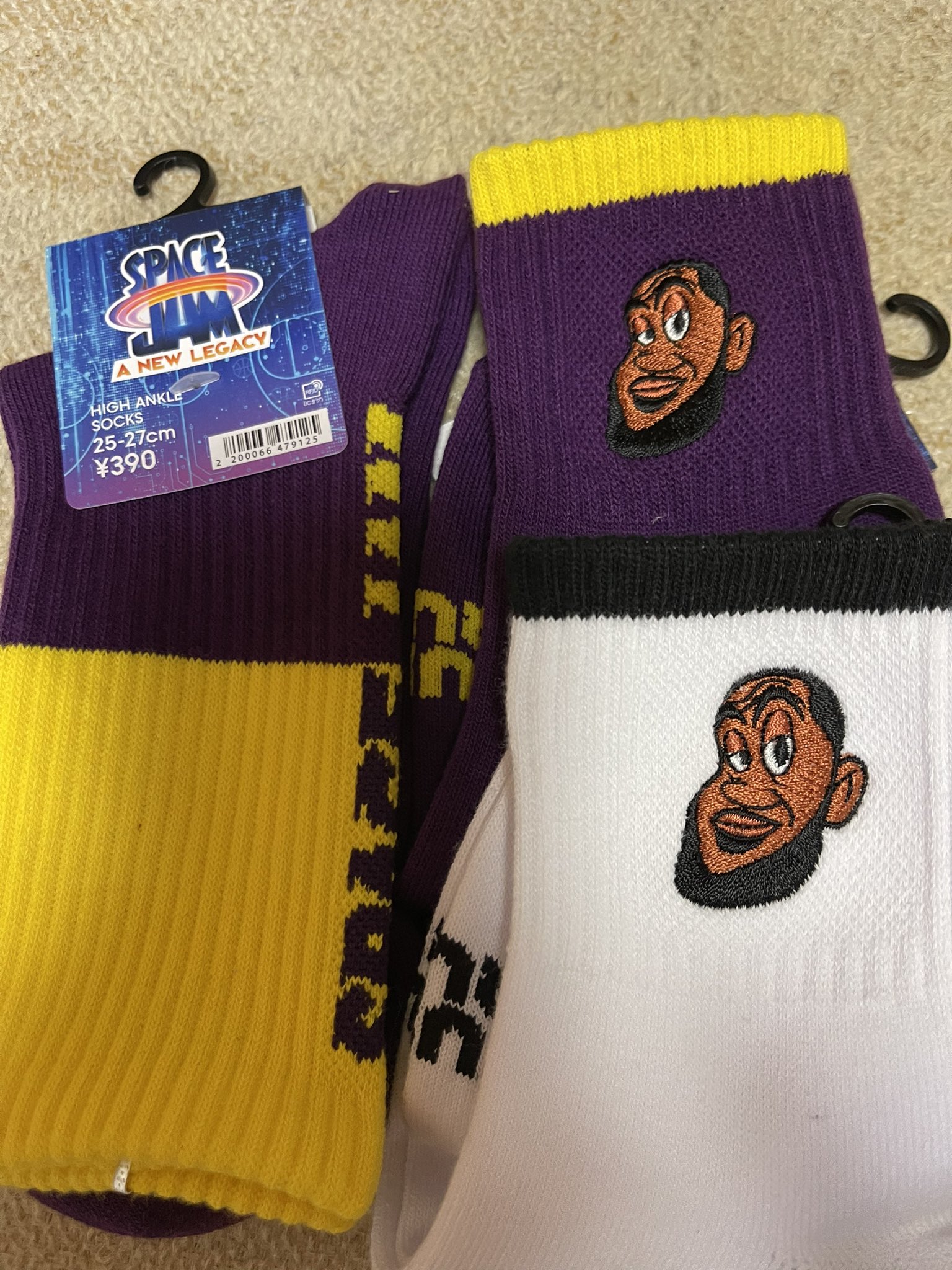 Terrac Guと映画スペースジャムコラボ ソックスのみw レブロンの刺繍ウケる 裏はバニーでした Gu Global Spacejam Gu Lebronjames