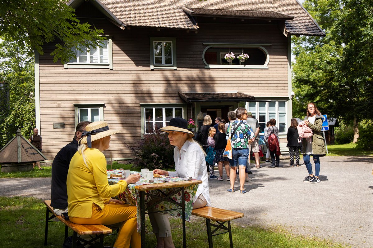 tuusulankunta's tweet photo. Hop-on Hop-off -bussilla Tuusulanjärven nähtävyyksiin 8.6. alkaen.
https://t.co/lUDc0WwMf8
@JarvenpaanKaup
@LakeTuusula
#tuusulanjärvi
#VisitLakeTuusulaBussi
#Tuusula
#Järvenpää
#matkailu
#lähimatkailu
#kesä
#Rantatie
#museo
#ravintola
#majoitus
#museokortti https://t.co/0iG24g52FM