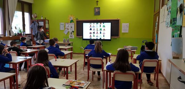 comunevenezia's tweet photo. #Scuola | #NotOnlyforKids
Si è conclusa l’attività dei laboratori didattici del Centro Candiani – Not Only for Kids: 77 classi e più di 1.500 alunni hanno vissuto l’esperienza del laboratorio come strumento di ricerca, creatività e partecipazione
👉 https://t.co/tbhmP8Cbo5 https://t.co/ODScguIa55