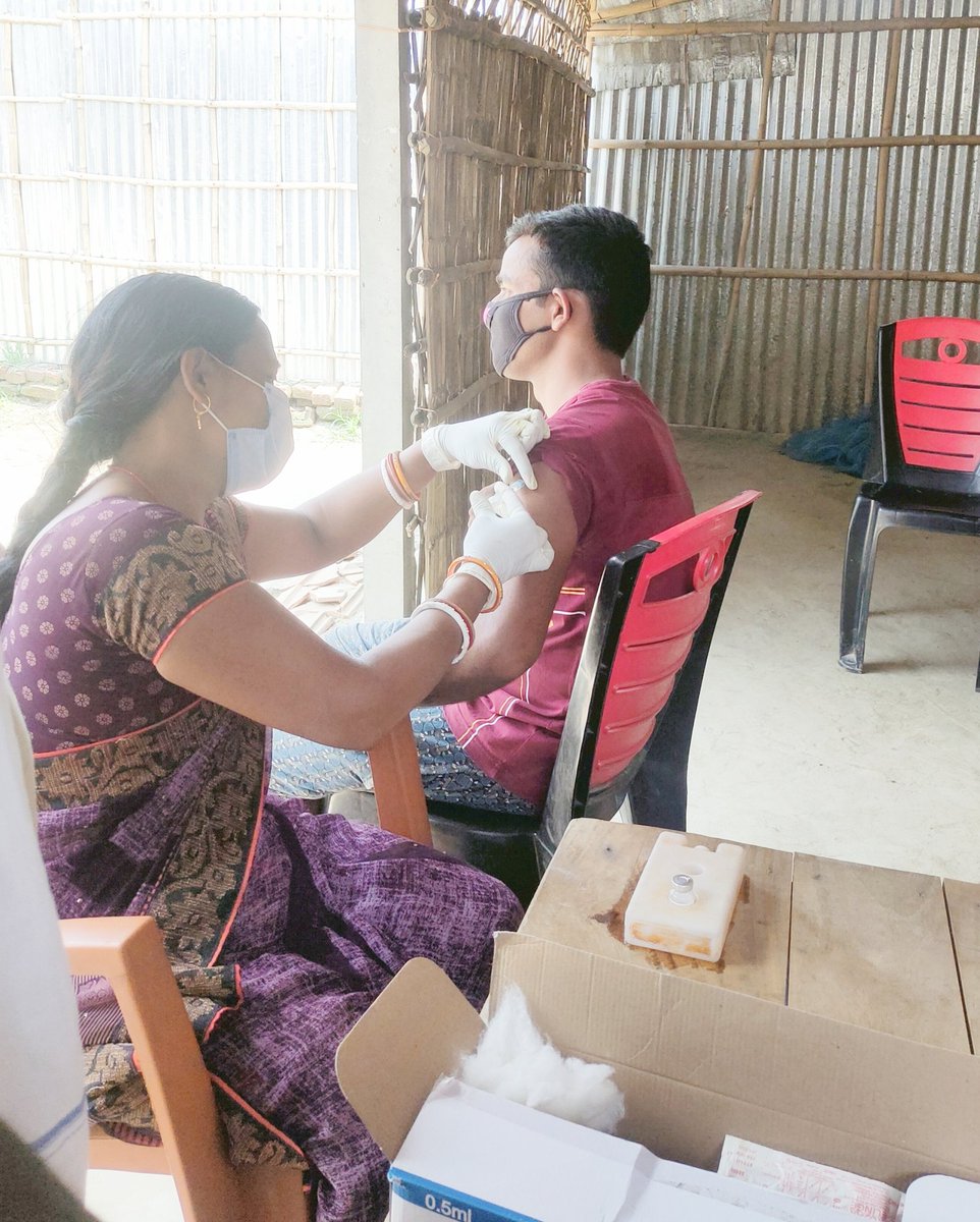 एक #vaccine ही हैं जो आपको और आपके अपनो को कोरोना से सुरक्षित रखता हैं। वैक्सीनेशन की प्रक्रिया बहुत आसान है । आपको  बिल्कुल भी डरना नही हैं  । केवल 10 सैकेंड में यह वैक्सीन आपको लग जाती हैं और दर्द भी नही करता ।  मैंने तो अपनी पहली वैक्सीन लगवा ली है । दूसरी डोज भी लगवानी हैं!
