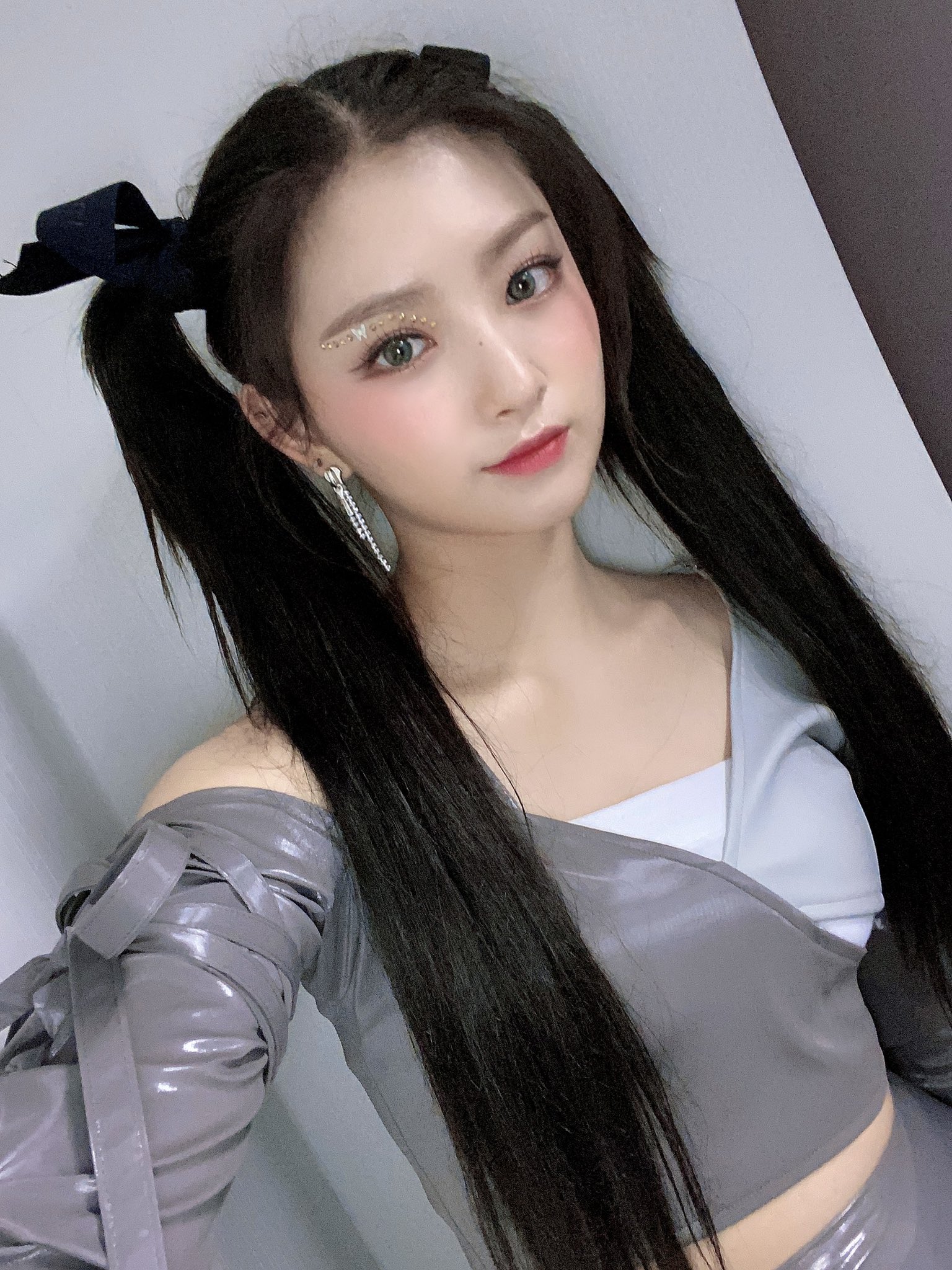 everglow サインＣＤ 未使用 どちらもイロン 欠品なし EVERGLOW サイン入り アルバムの通販 by S.K's shop｜ラクマ