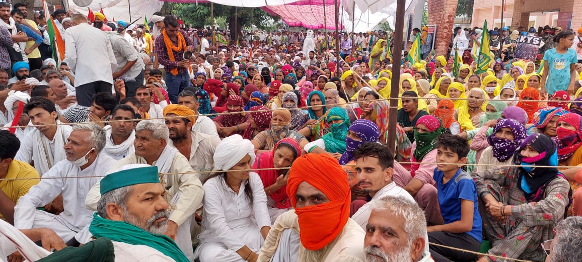 RakeshTikaitBKU's tweet photo. अभी दो  किसान साथियों की रिहाई हुई है, तीसरे साथी की रिहाई के लिए टोहाना में संघर्ष जारी है
#FarmersProtest #Tohana 
@news24tvchannel @meelrajaram @ANI @PTI_News @Kisanektamorcha @thetribunechd @PunjabKesariCom @OfficialBKU @ajitanjum @KisanSabha https://t.co/3RoC1SggtH