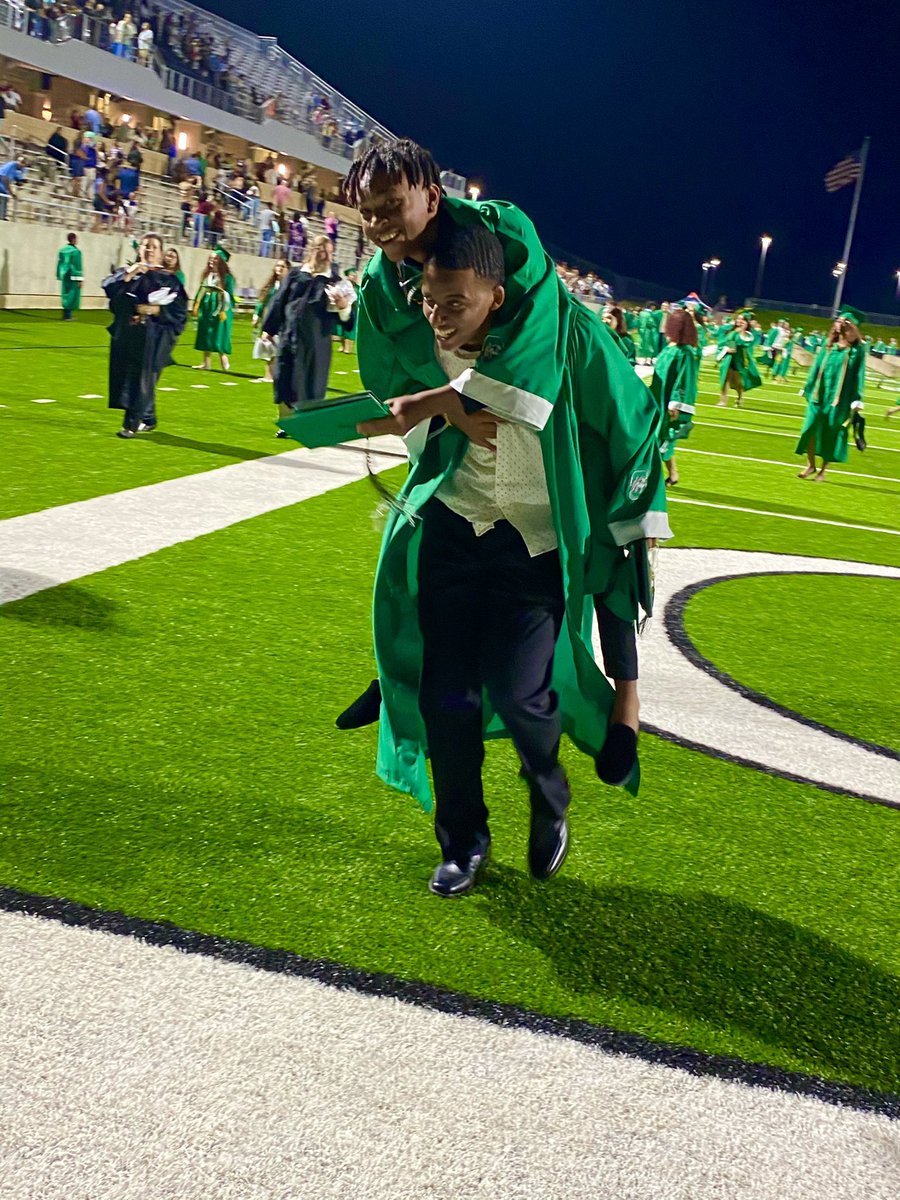 And that’s a wrap, Lions! Congratulations to our Spring High School #Classof2021! 🎊 We wish you all much success! 💚🤍 <a href="/SPRINGHIGHLIONS/">Spring High School</a> #SpringISDSeniors #BelieveInSpring