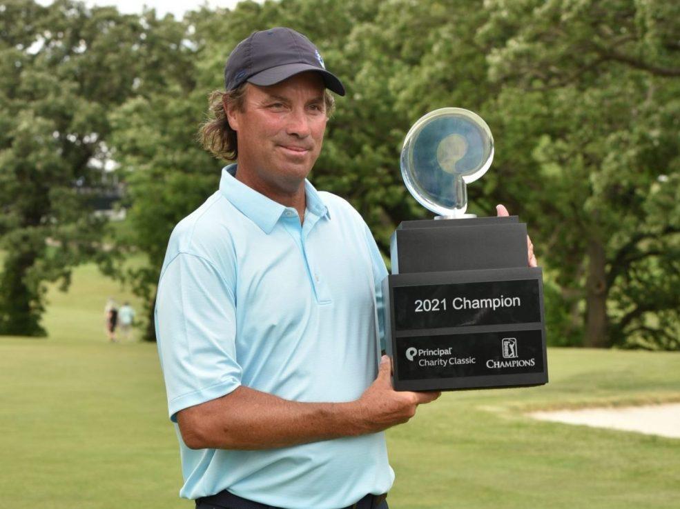 Stephen Ames edges Mike Weir by one stroke to win Principal Charity Classic