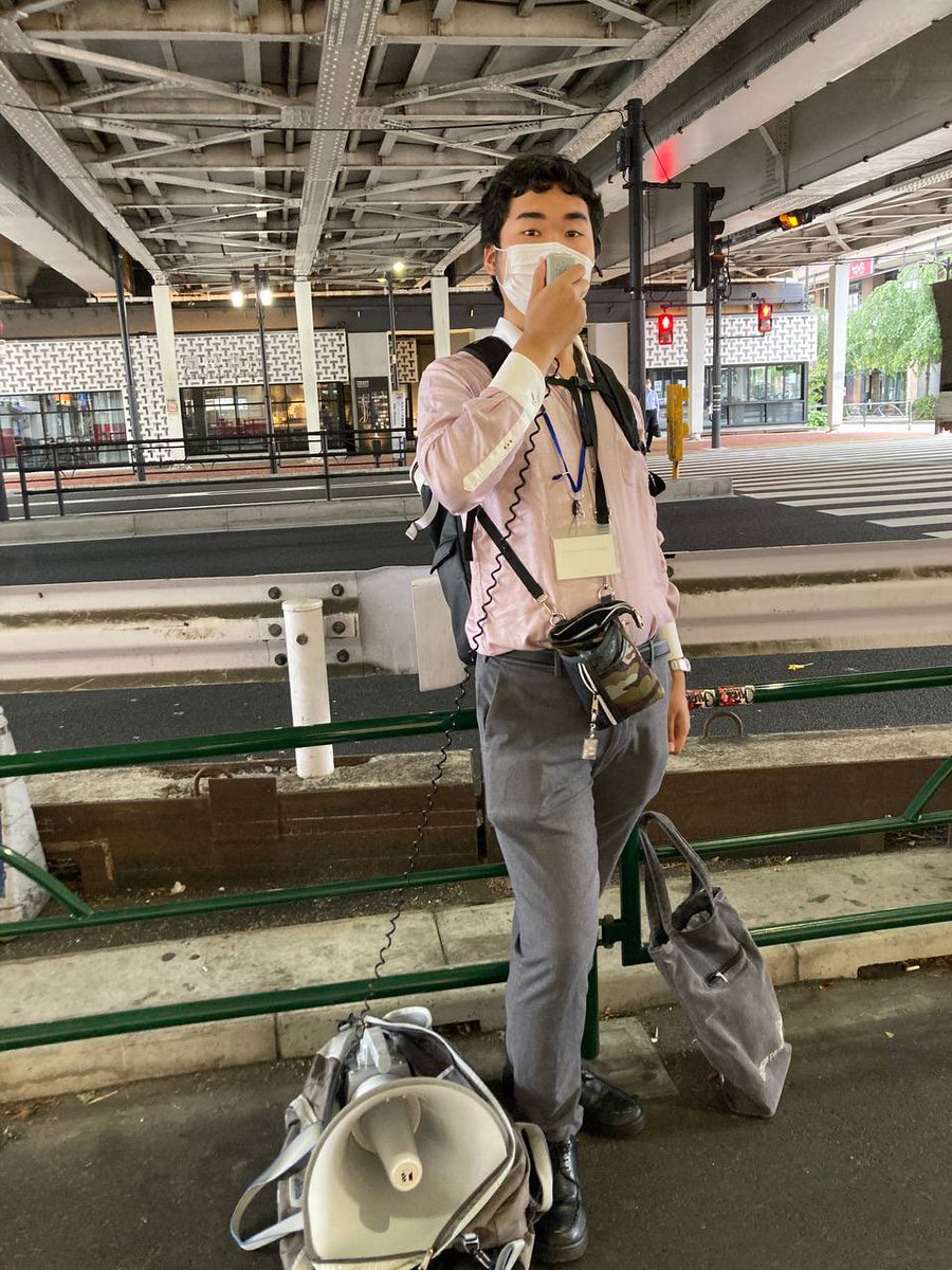 Jichi_Backup's tweet photo. #日本自治委員会 は今日6/7朝6時〜9時 #中目黒 駅前で駅頭演説と #校民日報 の配布を行いました。

この際、8時過ぎにやってきた #自民党 #鈴木隆道 前都議(@suzuki_takamich )が���たちの横に看板を立てて挨拶活動を始め、「向こうでやってくれ」と発言しました。 https://t.co/1bhDwQQwu5