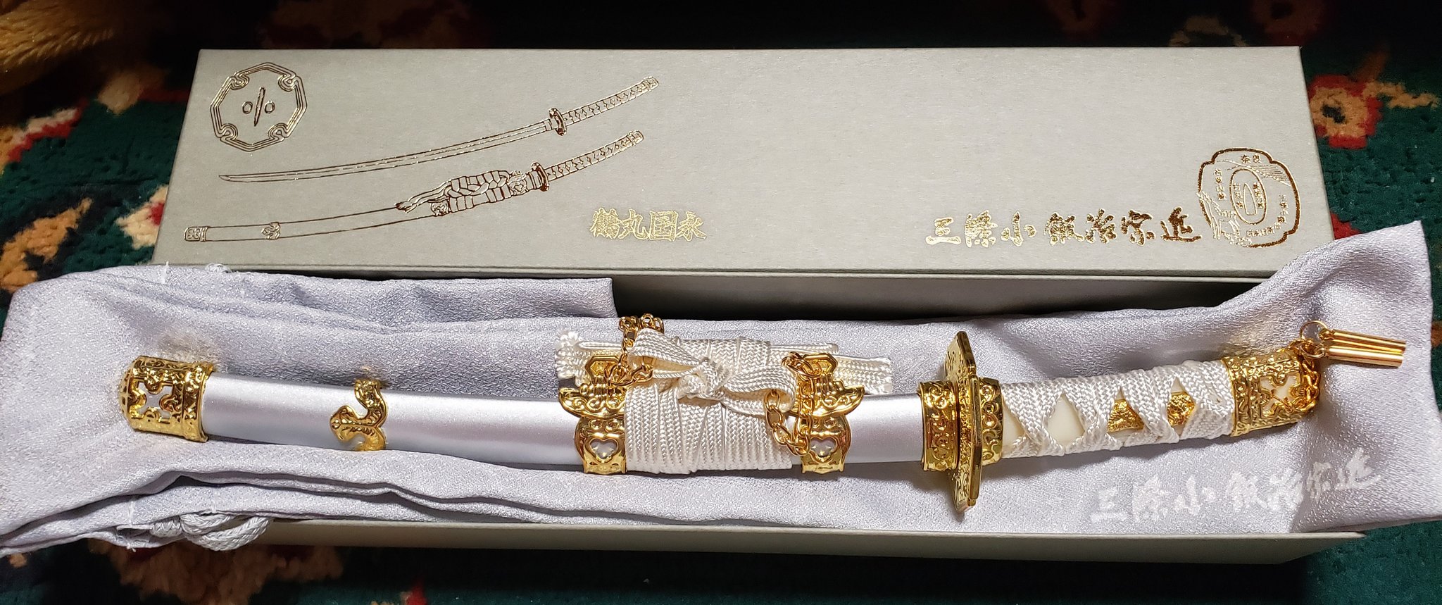 【未開封新品】三條小鍛冶宗近 髭切 膝丸 ペーパーナイフ【刀掛台お付けします】 未開封新品】三條小鍛冶宗近 髭切 膝丸 ペーパーナイフ【刀掛台