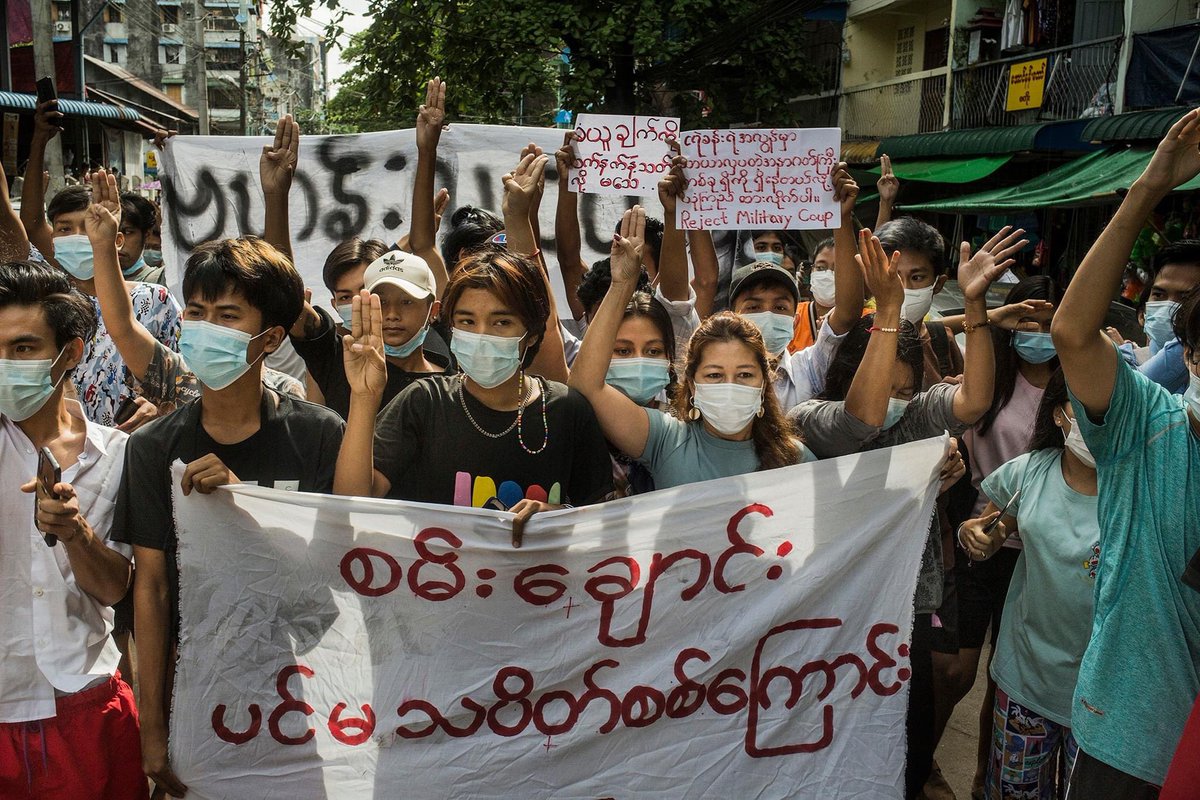 Shoon_Naing's tweet photo. Yangon on Monday as protesters flash three fingers salute during a flash mob protest. 
Photo by Zarni Phyo. 
#WhatsHappeningInMyanmar #June7Coup https://t.co/hnAdM7KXj6