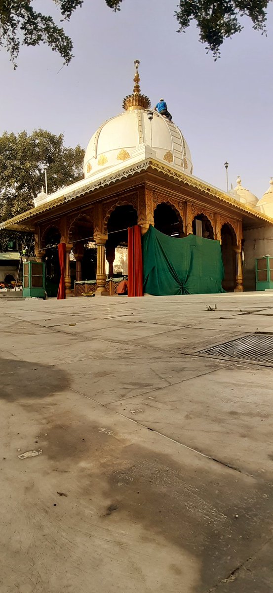 Aasif_Dehlwi's tweet photo. #Post_1 #Dargah
Khalifa E Khwaja Gareeb Nawaz
Qutbul Aqtab
Hazrat Khwaja Qutub-ud-Deen Bakhtiyar Kaki
Radi Allahu Anhu
Mehrauli Shareef Delhi India
#dargah #Sharif #Delhi #Deen #Islam #Qutub #Sunni #Sufi #Sufism #Nabi #Ali #Siddiqui #Usman #Ghani #Farooq #Azan
@Aasif_Wahidi👈 https://t.co/s5XfZyFDQD