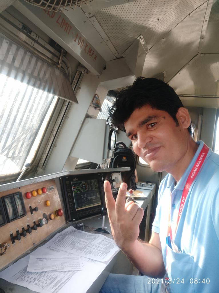 DineshKumarRotw's tweet photo. #TreatRailwayEmployeesFrontlineWorker रेलकर्मचारियों को बिना देरी फ्रंट लाइन कोरोना वर्कर घोषित किया जाए।वैक्सीन में प्राथमिकता के साथ ही मृतक कर्मियों के परिजनों  को 50 लाख एक्सग्रेसिया का भुगतान हो। 
@PMIndia @RailMinindia @MoHFW_INDIA @PiyushGoyal https://t.co/KEdkSK8AV9 https://t.co/TLnxAB4VgM