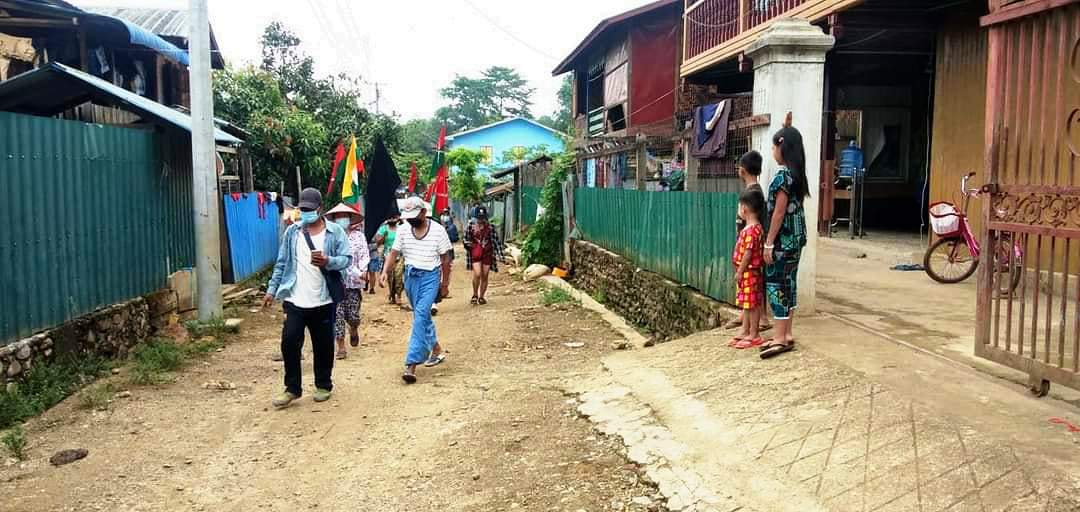 Daniel78037553's tweet photo. Powerful Strike of residents in LoneKhin,Hpakant against Military Regime.
#WhatsHappeningInMyanmar 
#June7Coup https://t.co/4hHT1IYKg1