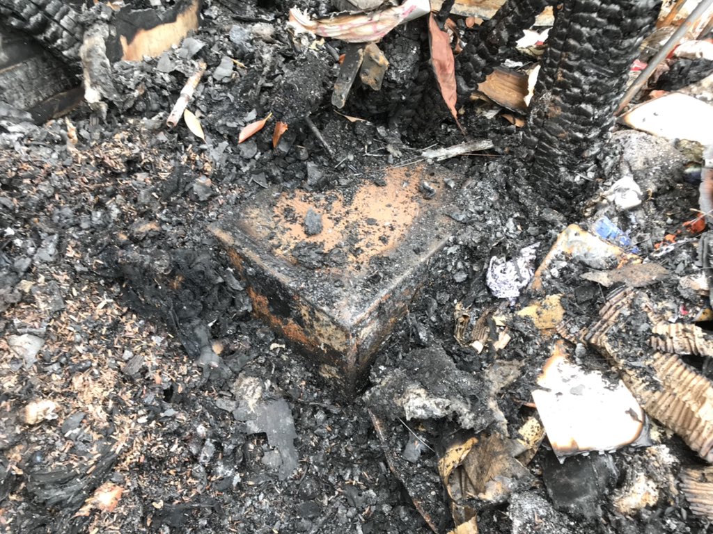 これほど説得力のあるツイートもないな 火災保険の話がありましたが耐火金庫がいかに重要かを写真でお見せします Togetter