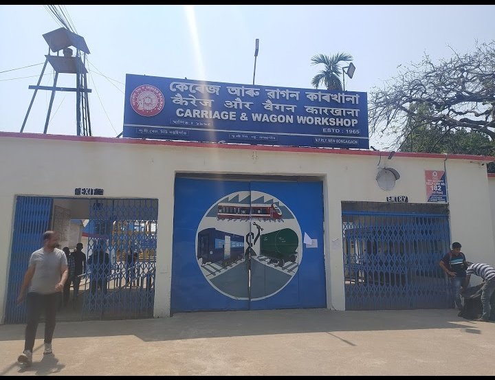 We are working working from Front, why not we are Front line worker. 
#रेलकर्मी_फ्रंटलाइन_वर्कर_है
#TreatRailwayEmployeesFrontlineWorker

<a href="/PMOIndia/">PMO India</a>
<a href="/RailMinIndia/">Ministry of Railways</a>
<a href="/MoHFW_INDIA/">Ministry of Health</a>
<a href="/PiyushGoyal/">Piyush Goyal</a>
<a href="/ShivaGopalMish1/">Shiva Gopal Mishra</a>
<a href="/ashisbiswasgs/">ASHIS BISWAS</a>
<a href="/NFRMUCENTRAL/">NFRMU</a>