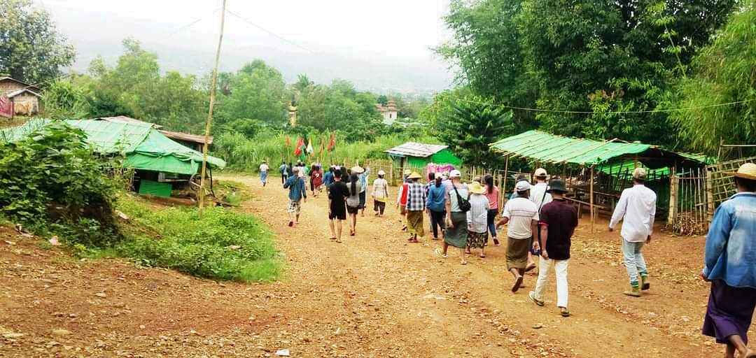 ๐๐๐ข๐๐๐ (@sayuriniiii) on Twitter photo Locals from Lonekhin Village, #Hpakant Tsp, #Kachin State protested to overthrow the dictatorship.
#June7Coup #MilkTeaAlliance 
#WhatsHappeningInMyanmar Locals from Lonekhin Village, #Hpakant Tsp, #Kachin State protested to overthrow the dictatorship.
#June7Coup #MilkTeaAlliance 
#WhatsHappeningInMyanmar