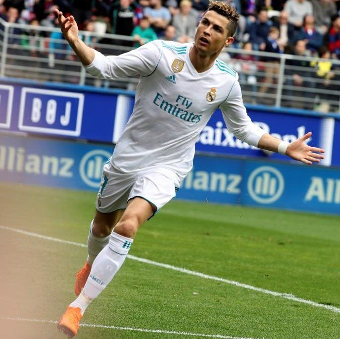 cristianogoatfc's tweet photo. Comparing Cristiano Ronaldo and Lionel Messi at the age of 33
(A THREAD) https://t.co/4uPI34TAYW