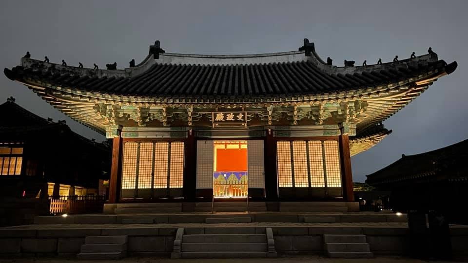 visitkoreaFR's tweet photo. Voici un aperçu de l'ouverture nocturne du palais Changgyeonggung (#창경궁) ! 😄✨

☑ Tarif d'entrée : 1 000 wons
☑ Dernière admission à 20h00
☑ Fermé le lundi https://t.co/ghEXC3u23C