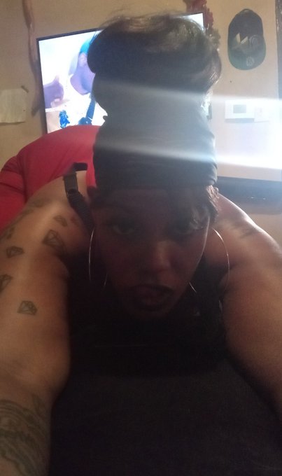 Doing $30 sessions right now for the first 5 men to dm me let's go https://t.co/tgy08yY3tH<a href="/tag/newprofilepic"class="tags"><span>#newprofilepic</span></a>