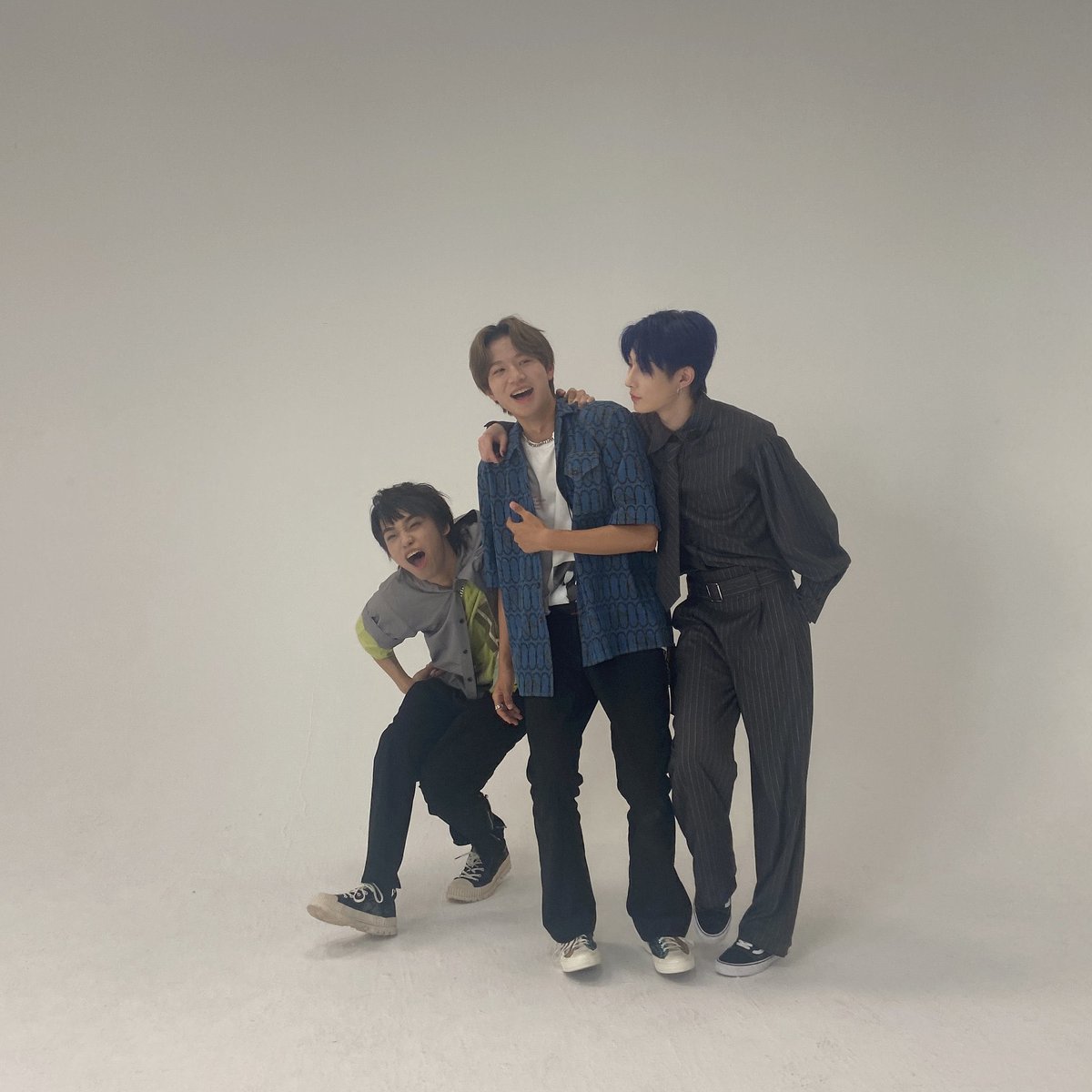 wzxfeed's tweet photo. oscar with luo yan and hanjiang in luo yan’s latest weibo post! a couple of besties ❤️❤️❤️ #OscarWang #奥斯卡 #王政熊 #ZengHanJiang #曾涵江 
#LuoYan #罗言
 
🔗: https://t.co/la6bAze41i https://t.co/IBsy4qAntc