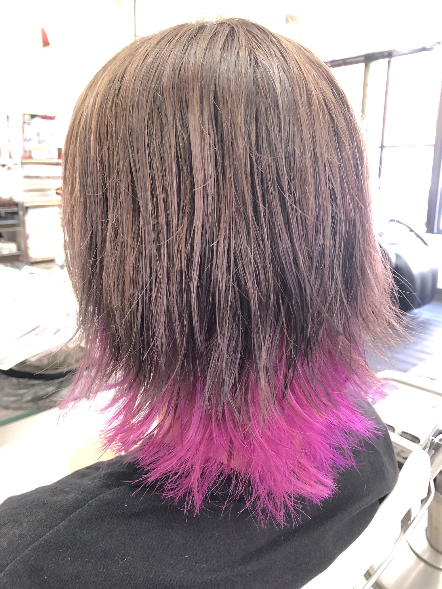 Twitter 上的 ストロベリーロックス 赤羽カラー専門店 ウルフのインナーカラーが 可愛いからオススメ もう夏に向けたカラーのオーダーも多くなってきたね ヘアカラー ピンク パープル インナーカラー ウルフカット レイヤーカット 派手髪 襟足カラー