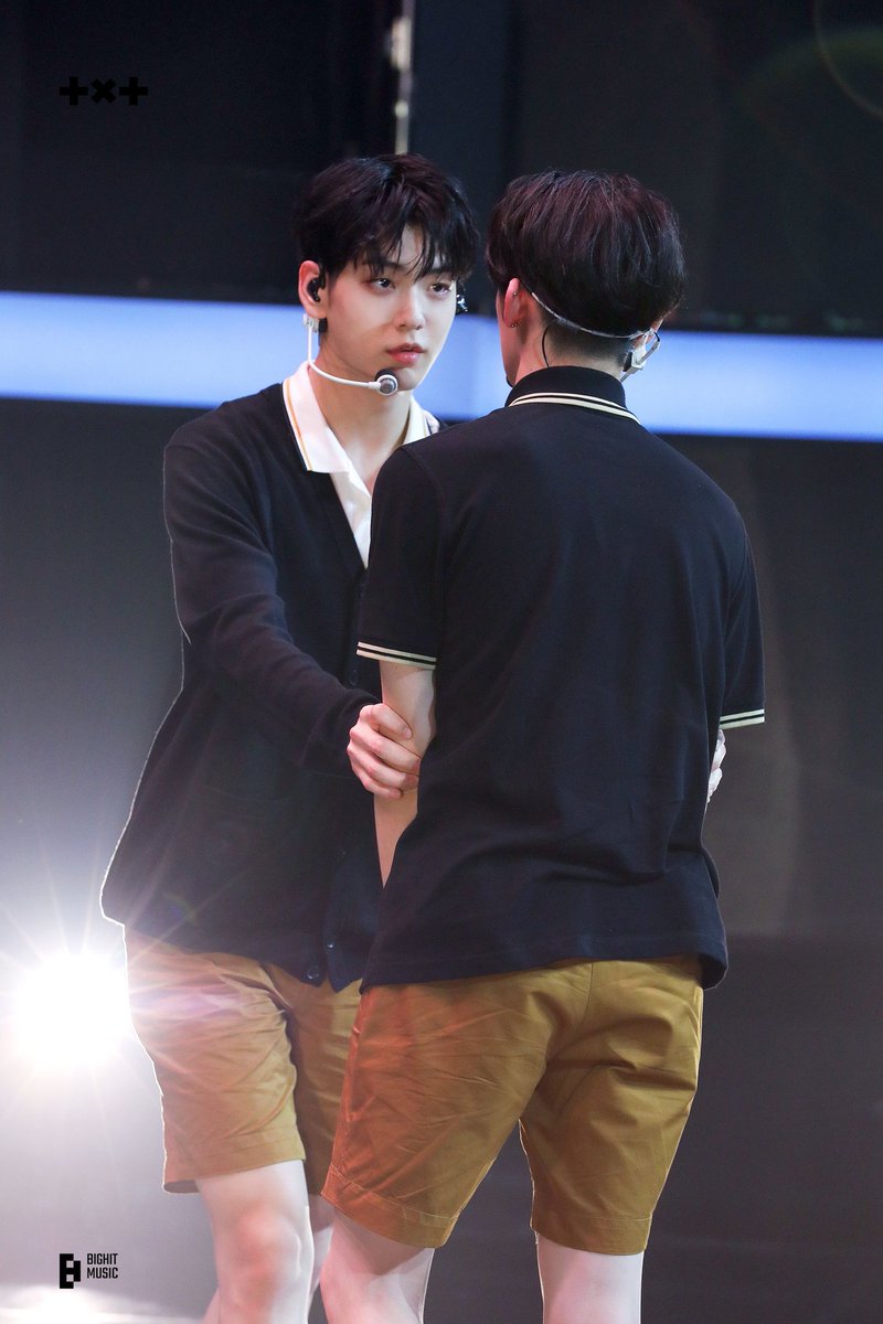 yeonbinlab's tweet photo. NOOOO THE WAY SOOBIN IS LOOKING AT YEONJUN IM SOFT 🥺 https://t.co/qsl6yKoEce