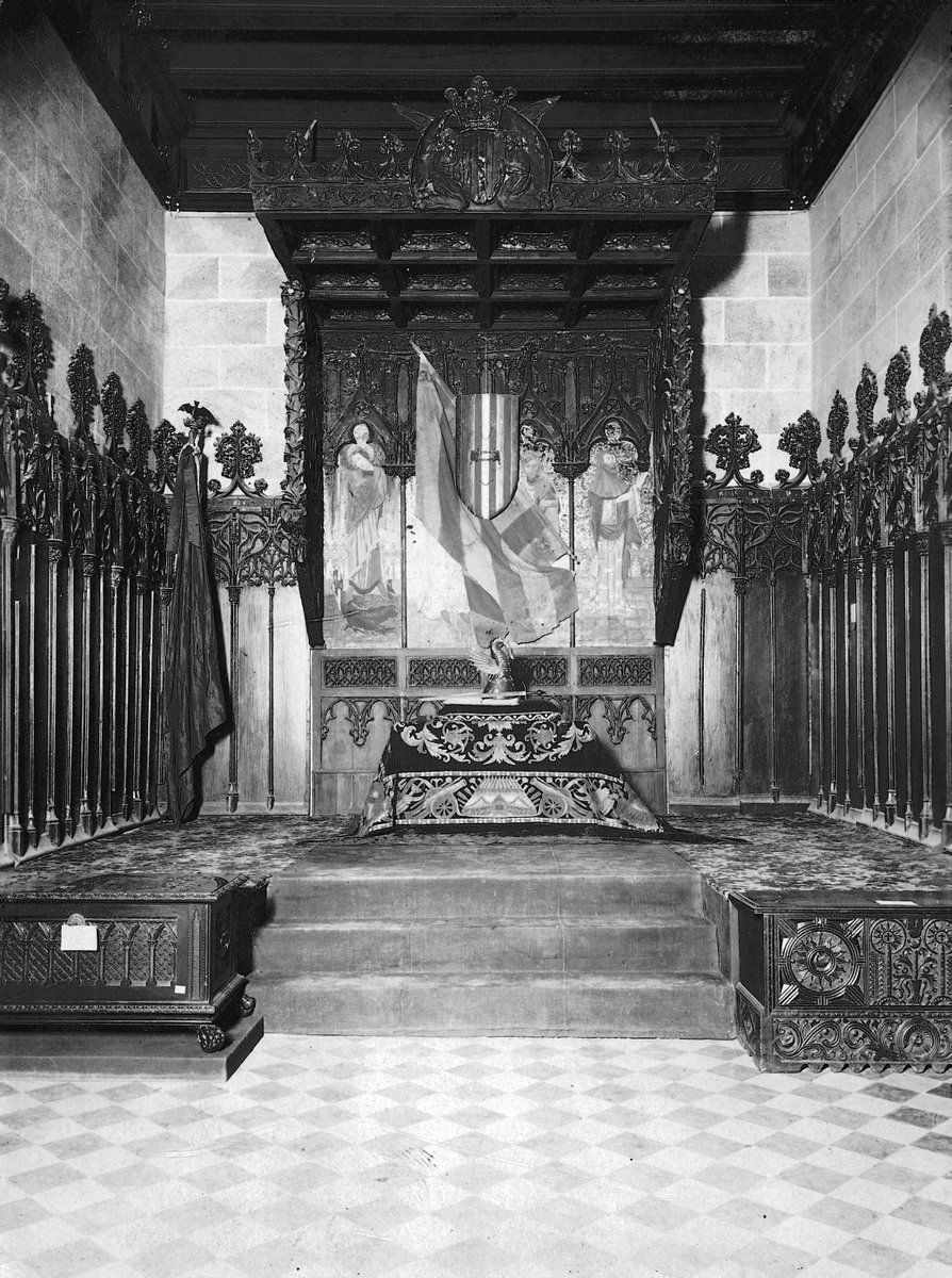 Que era la 1a associació declaradament valencianista. Mentrimentres, l’Ajuntament de València, de majoria blasquista, i la Diputació, monàrquica, passaren del tema. Uns mesos més tard, però, Lo Rat Penat feu en la seua seu (llavors al Palau de l’Scala) una exposició medieval.