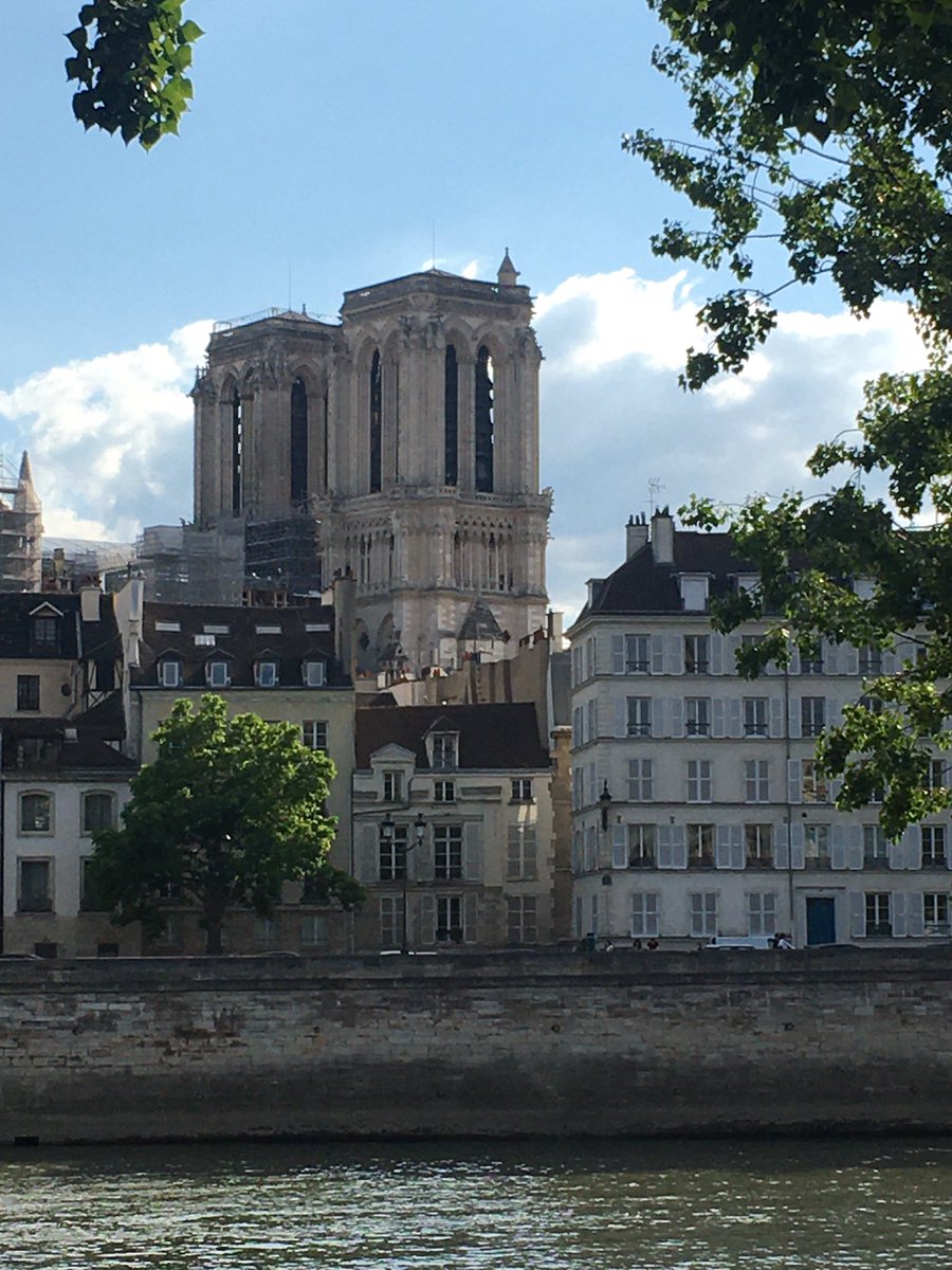 LePogamGuillaum's tweet photo. Dans la capitale hier #Paris
#TBCR
@first_virginie
@SylvainePascual
@AudePocchiola
@Genevieve_Hery
@BegonThomas https://t.co/SIbec5AoXB