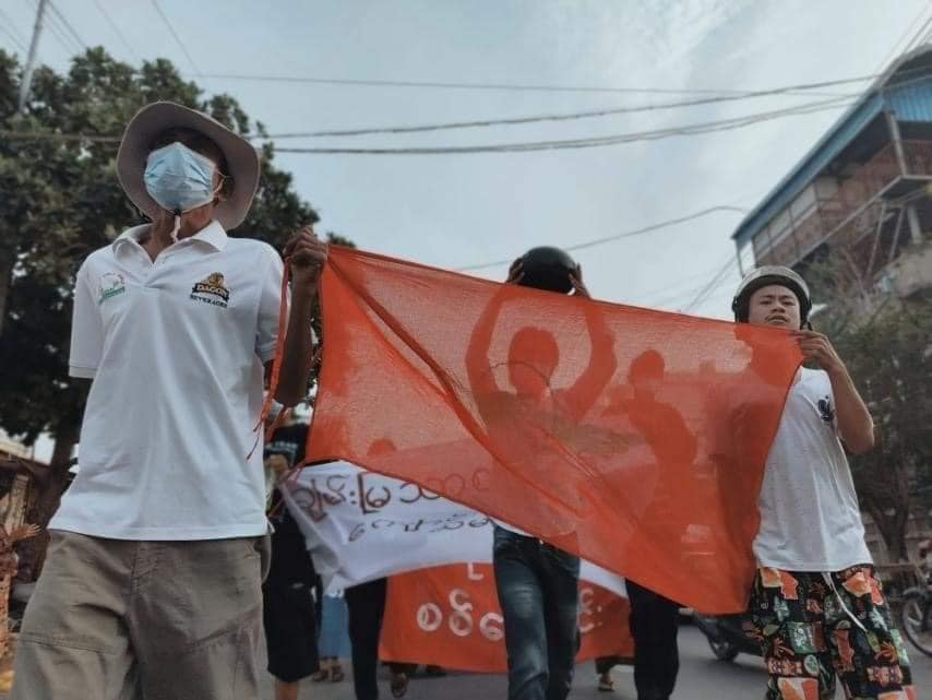 WaiPhoo16's tweet photo. People representing different universities and wards in #Mandalay took to the streets against the military regime on Monday. 

#WhatsHappeningInMyanmar https://t.co/4ltaDlQAHk