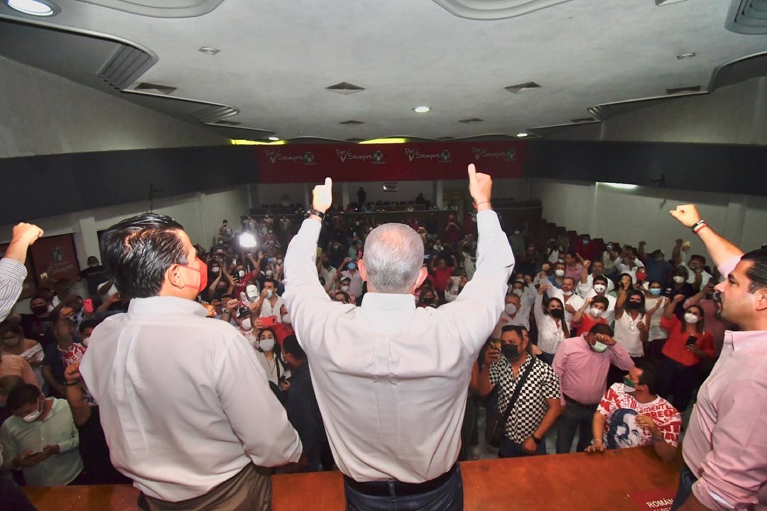 RomanCepeda's tweet photo. Gracias a todas y todos los ciudadanos que depositaron su confianza en nuestro proyecto para recuperar el rumbo de #Torreón. Una vez más quedó demostrado: si vamos juntos, ¡#GanamosTodos! 💪👊

#GanóTorreón https://t.co/eU4OIReIJ0
