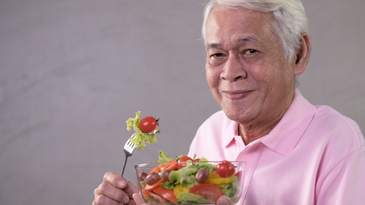 aplushomehch's tweet image. Proper nutrition will help seniors stay healthy and energetic. Seniors can promote better nutrition at home by eating lots of fruits and vegetables, taking their vitamins and minerals, and staying hydrated.

#Seniors #ProperNutrition