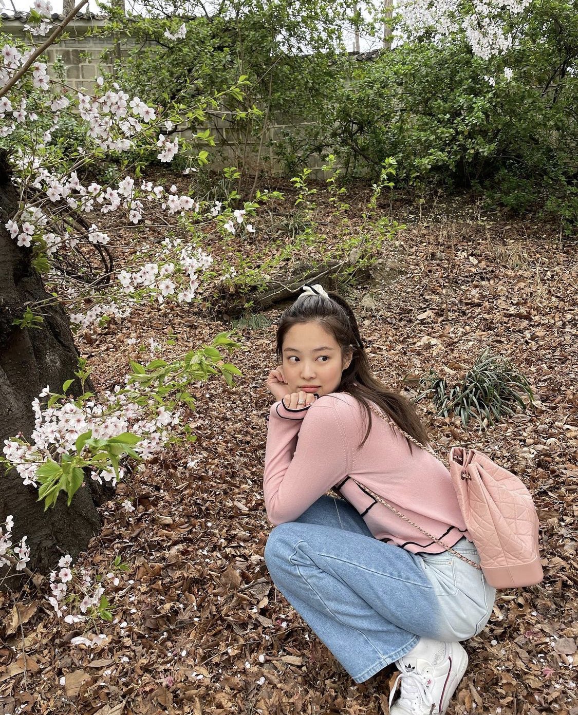毎日 韓国情報 韓国アイドルが私服で着用しているアイテムを大調査 Blackpink ジェニと Iu は Adidas のスニーカーを愛用 ジェニ Continental80 Iu Ozweego Celox W アディダス Kpop T Co Wjpcbm0u87 Twitter