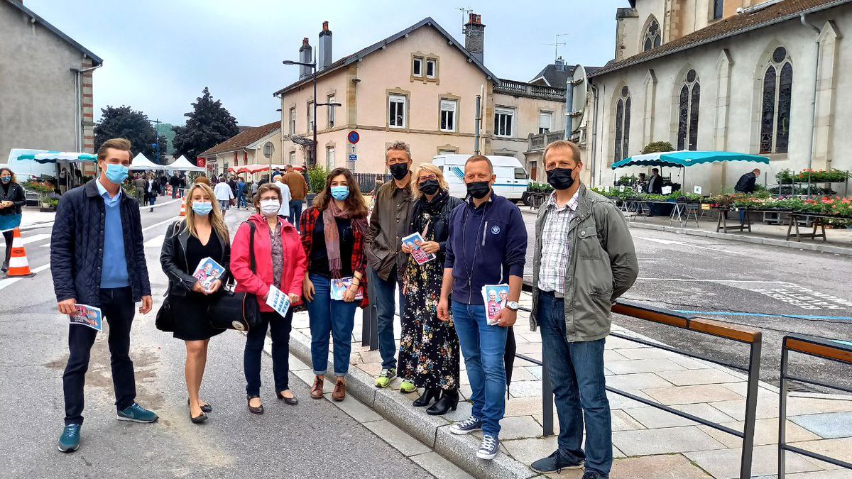 StphaniePOIRIE8's tweet photo. Une mobilisation fantastique dimanche à la braderie de #Capavenir Vosges. Très bon accueil pour ce vent de renouveau que vous souhaitons insuffler !  #Vosges #Klinkert21 #LaForceDeNosTerritoires https://t.co/I2PC46HXlV